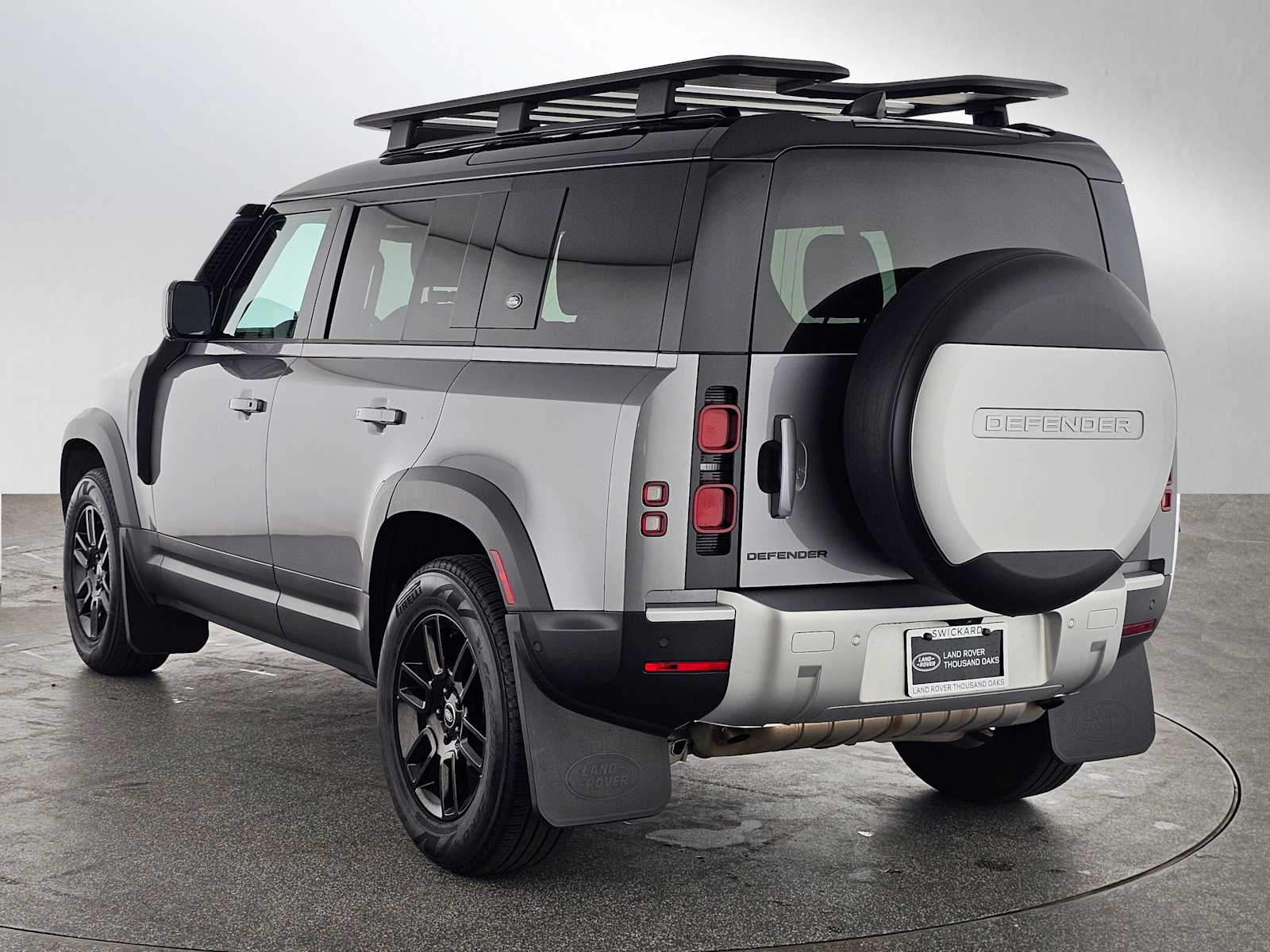 2023 Land Rover Defender S photo 2