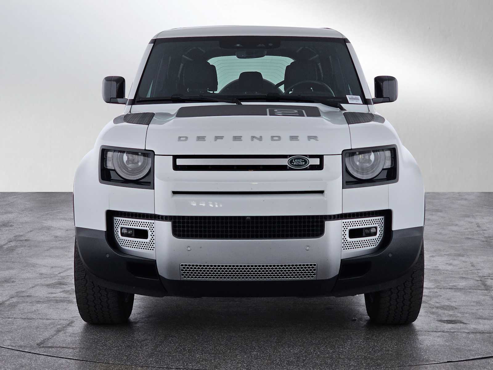 2023 Land Rover Defender S photo 3