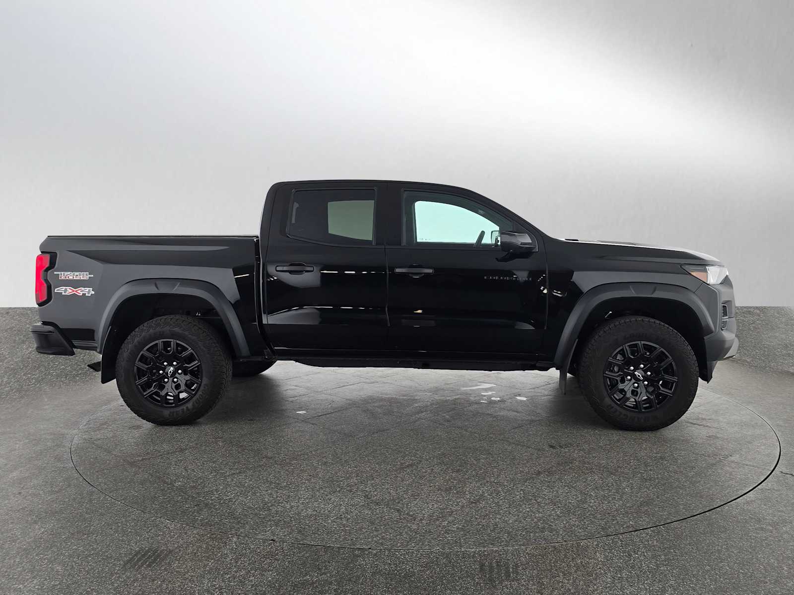2024 Chevrolet Colorado Trail Boss photo 2