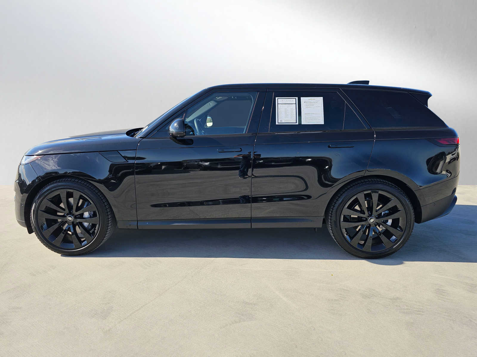 Used 2024 Land Rover Range Rover Sport SE with VIN SAL1P9EU7RA409631 for sale in Thousand Oaks, CA