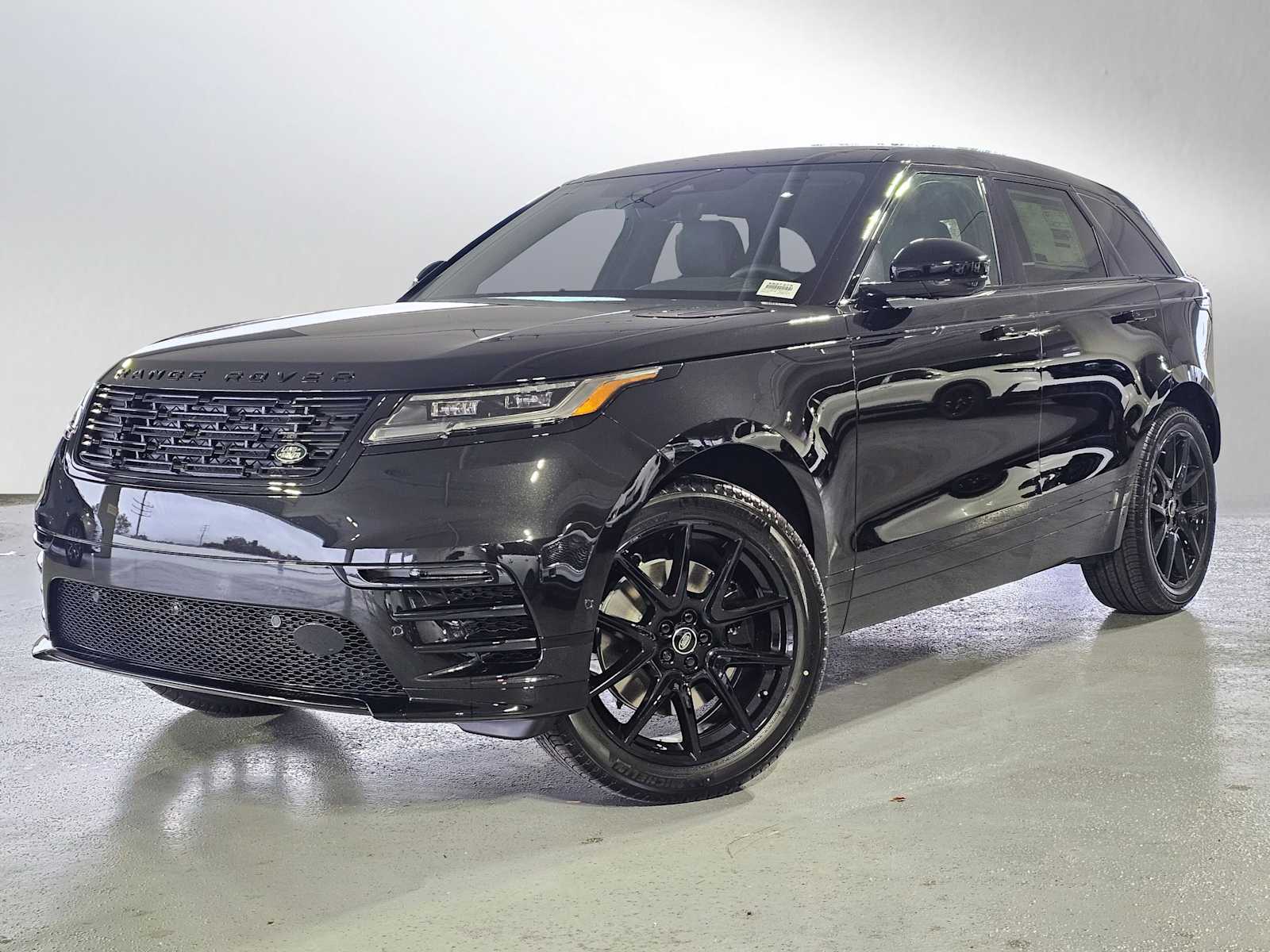 2026 Land Rover Range Rover Velar Dynamic SE's photo