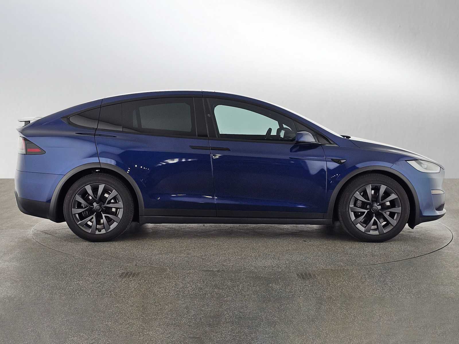 2024 Tesla Model X photo 5