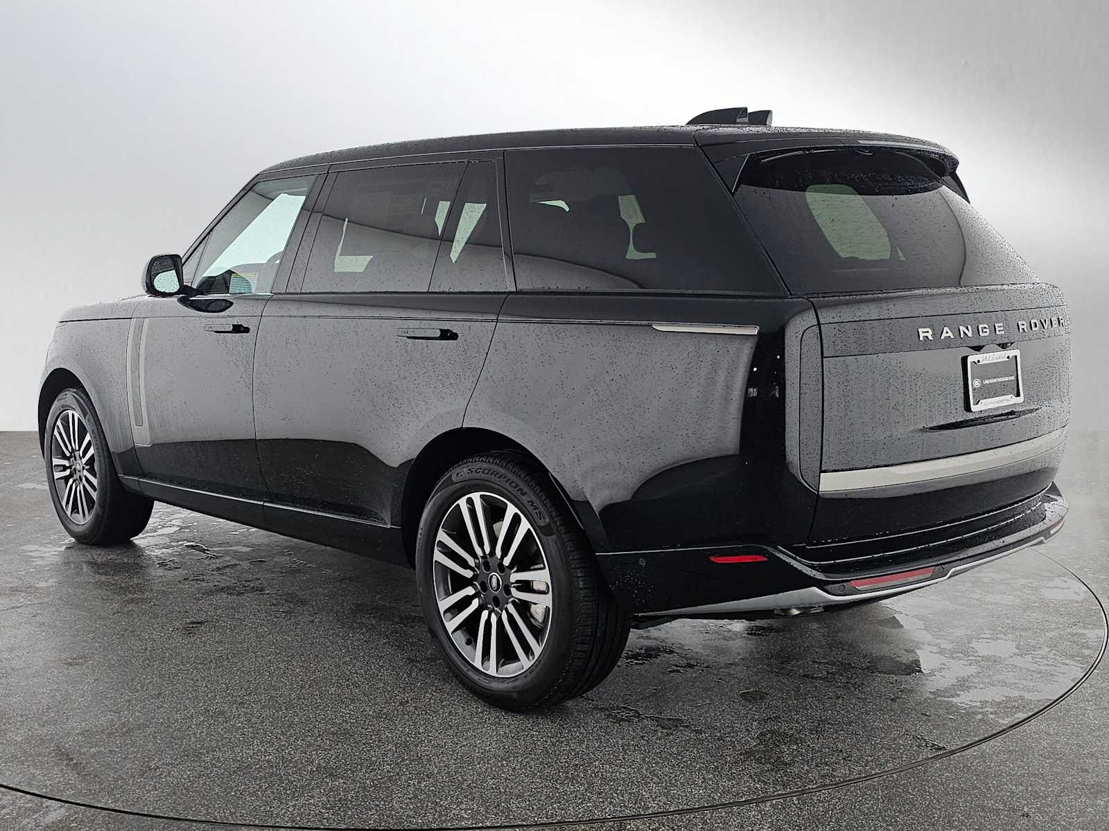 2025 Land Rover Range Rover SE photo 3