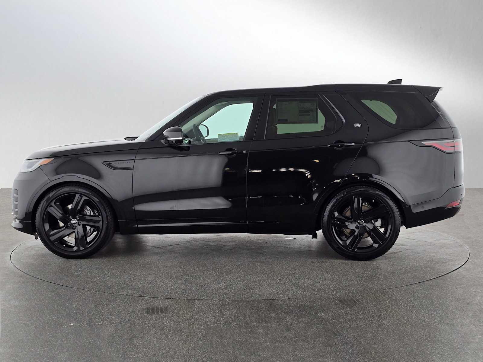 2025 Land Rover Discovery SE photo 2