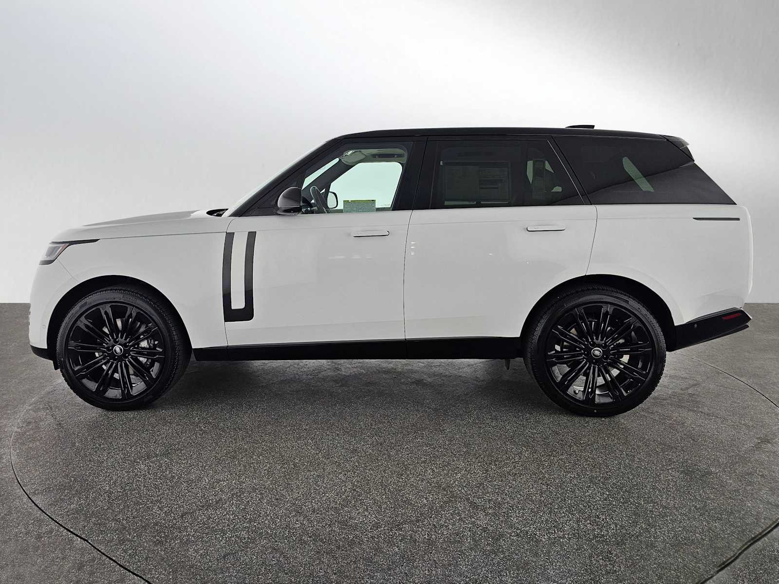 2025 Land Rover Range Rover SE photo 2