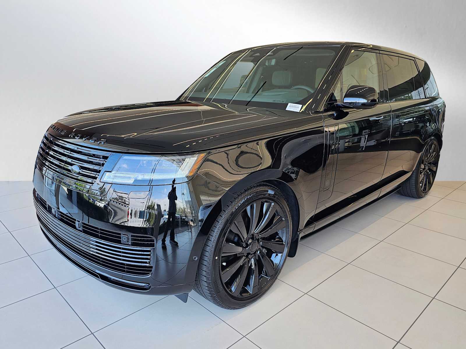 2026 Land Rover Range Rover 4.4 SV Black LWB's photo