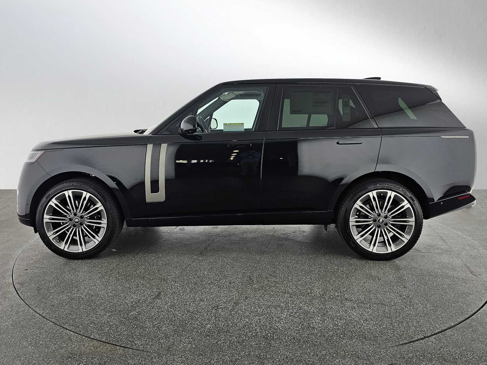 2025 Land Rover Range Rover SE photo 2