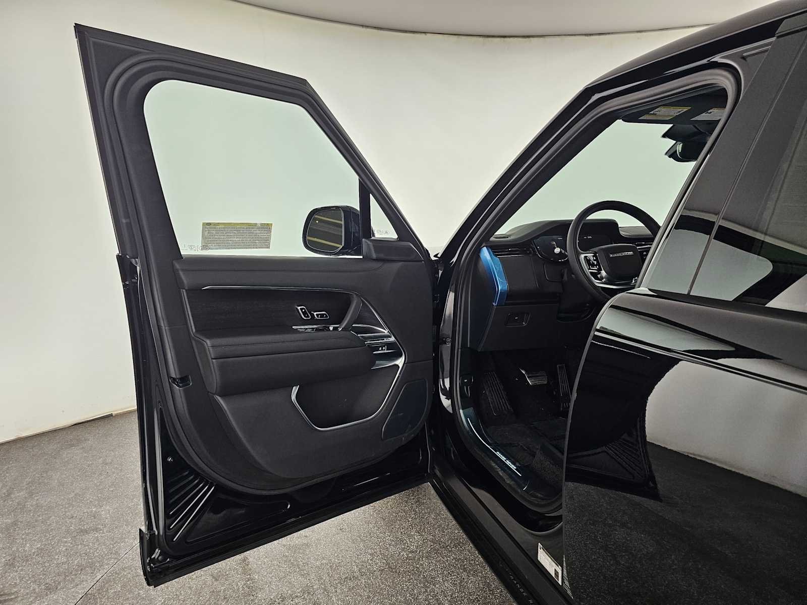 2025 Land Rover Range Rover SE - Photo 18