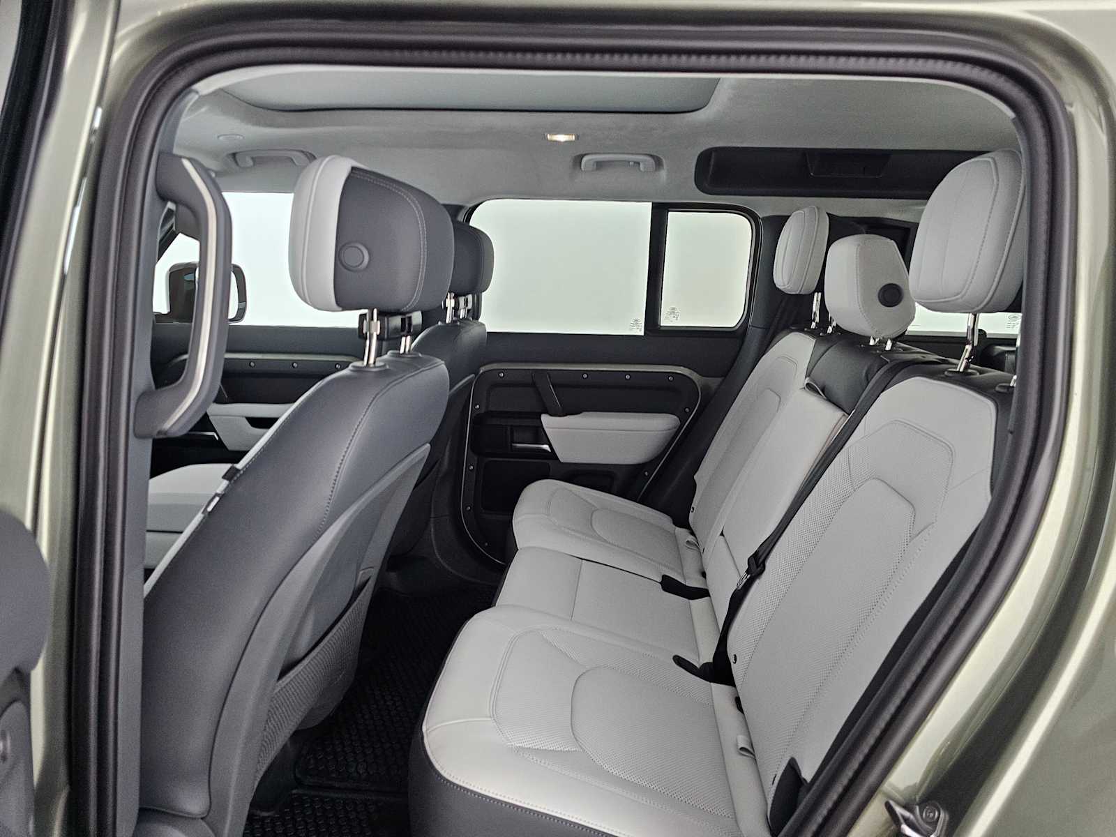 2025 Land Rover Defender X - Photo 13