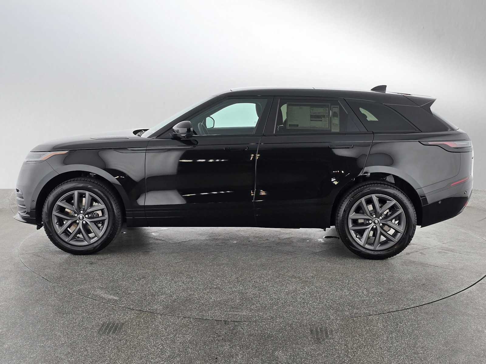 2026 Land Rover Range Rover Velar P400 Dynamic SE photo 2