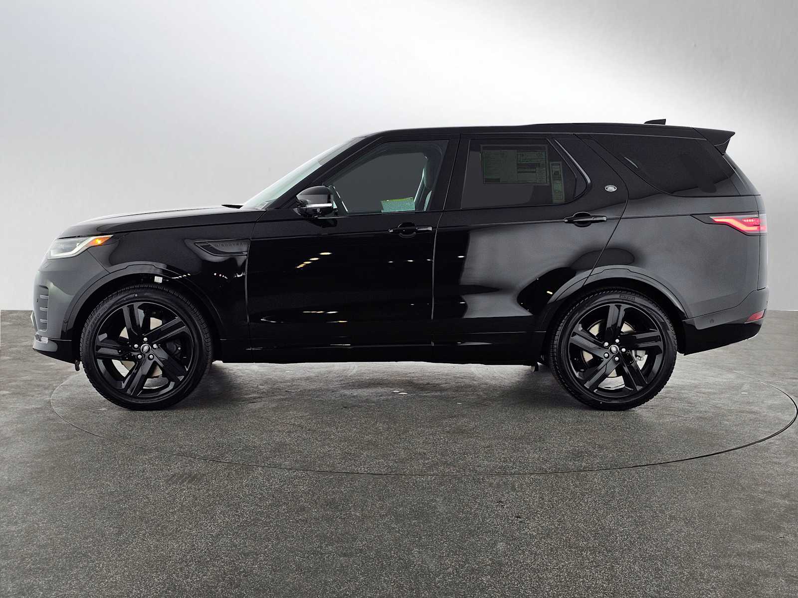 2025 Land Rover Discovery SE photo 2