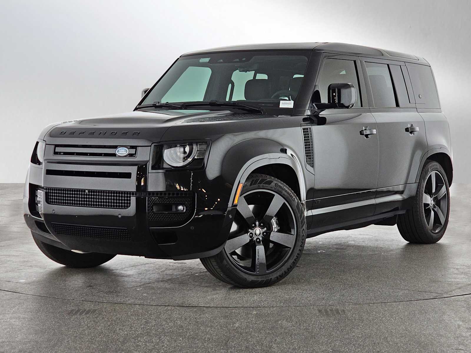 2023 Land Rover Defender V8's photo