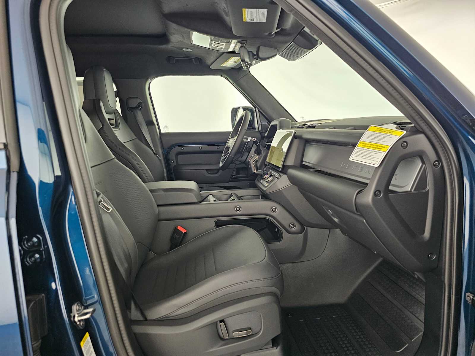 2026 Land Rover Defender OCTA - Photo 10