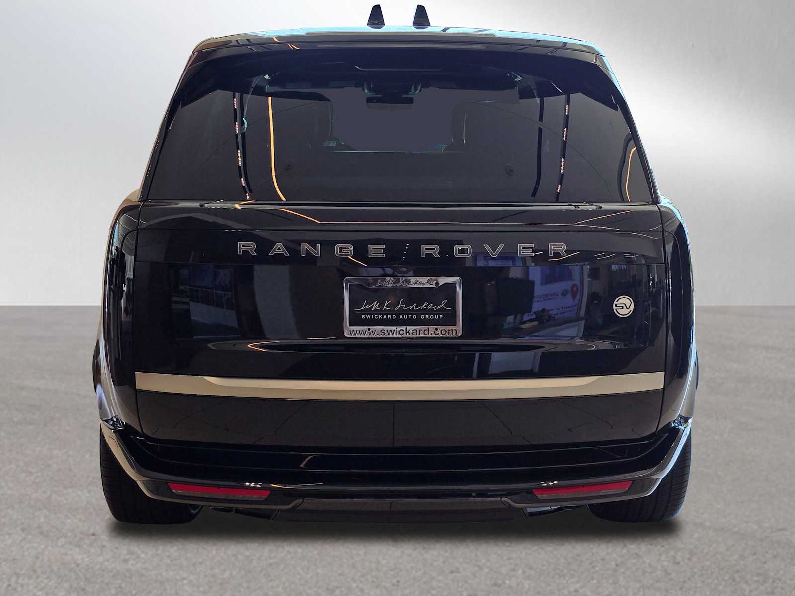 2025 Land Rover Range Rover SV photo 4
