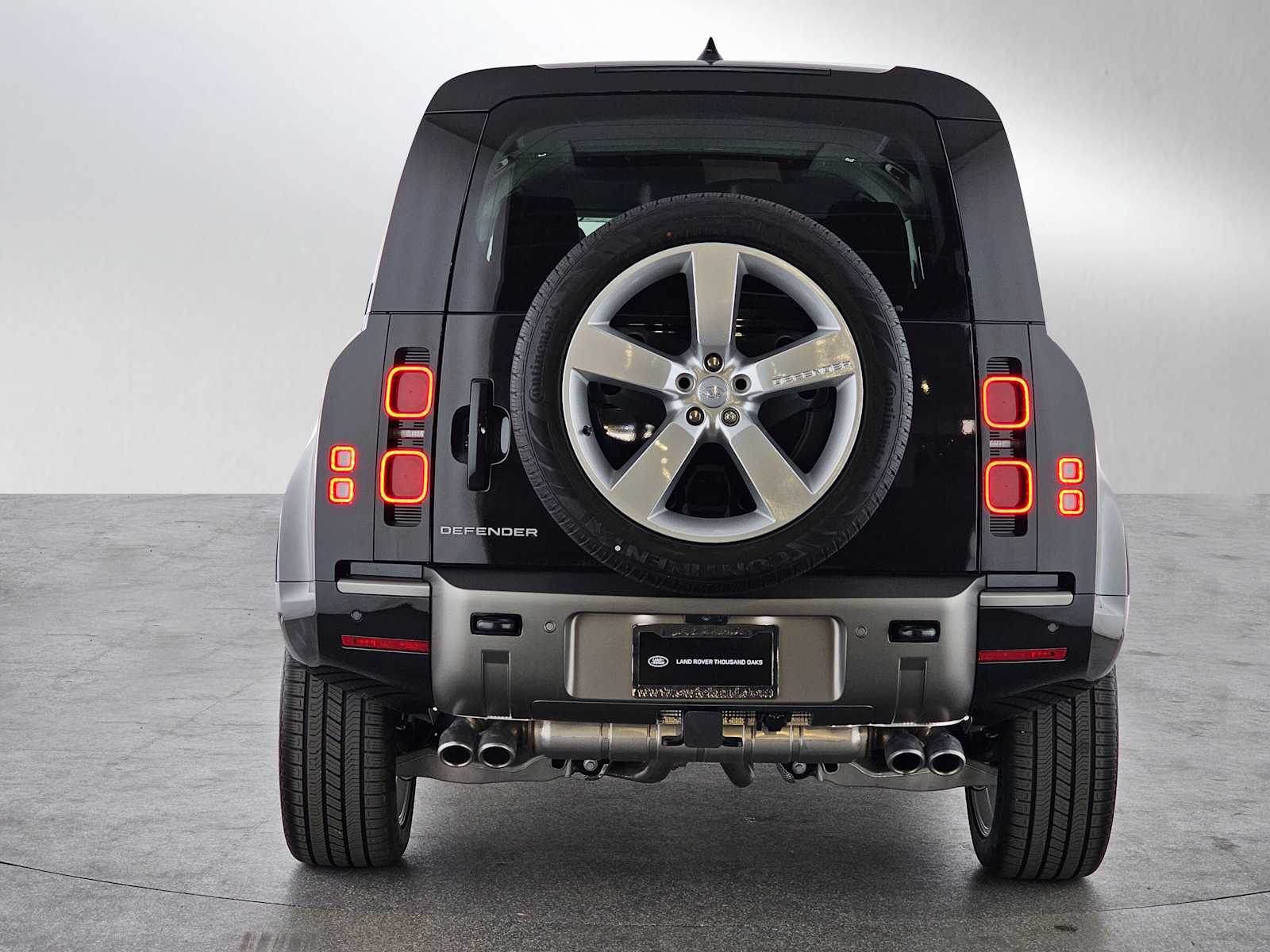 2025 Land Rover Defender 110 X-Dynamic SE photo 4