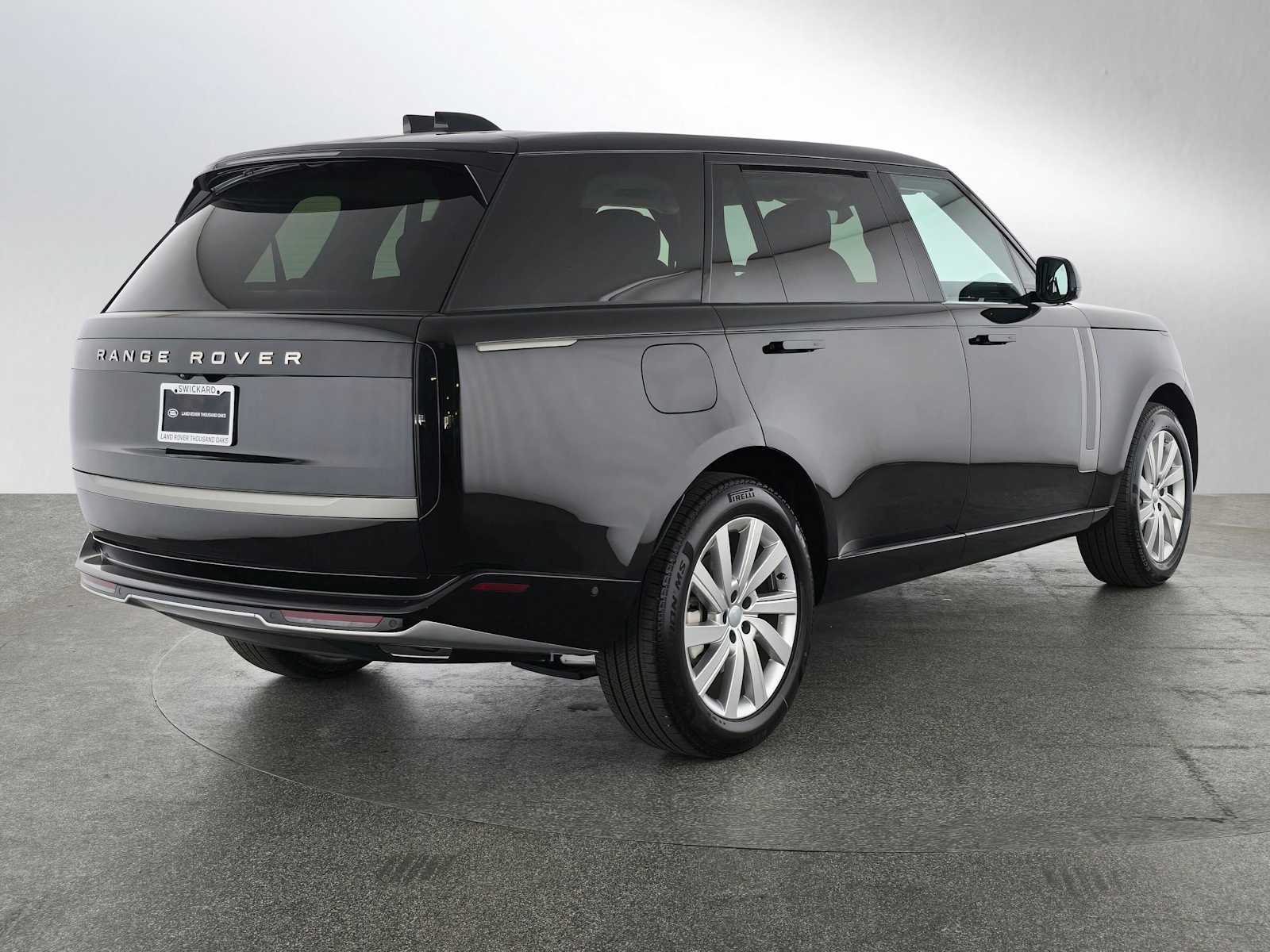 2025 Land Rover Range Rover SE photo 3