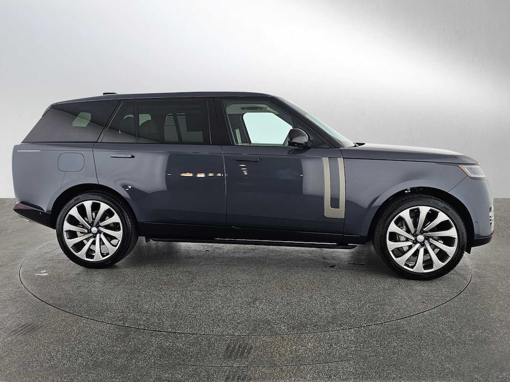 New 2025 Land Rover Range Rover SE P400 LWB 7 Seat