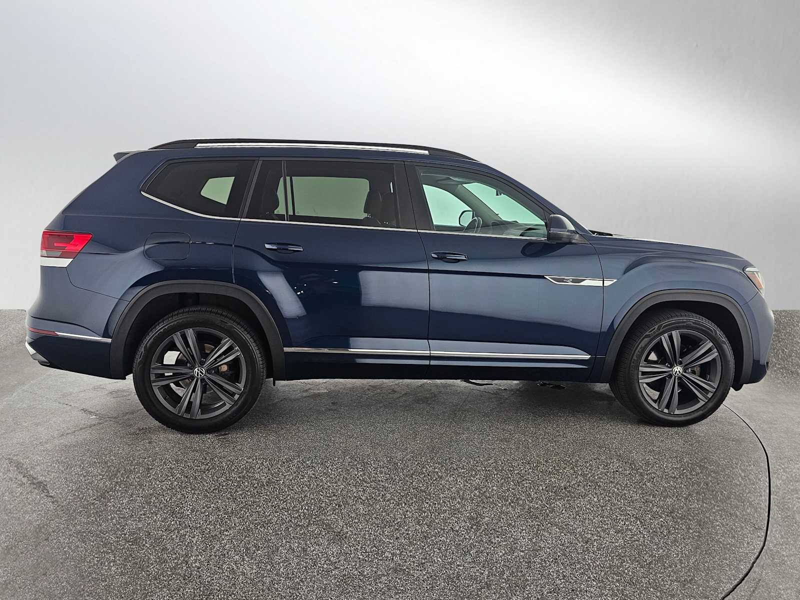 2021 Volkswagen Atlas V6 SE Technology R-Line photo 2