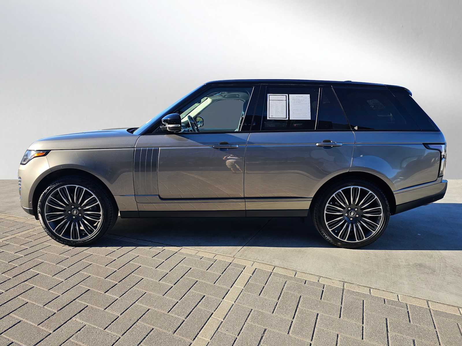 Used 2022 Land Rover New Range Rover Autobiography with VIN SALGV2SE7NA464059 for sale in Thousand Oaks, CA