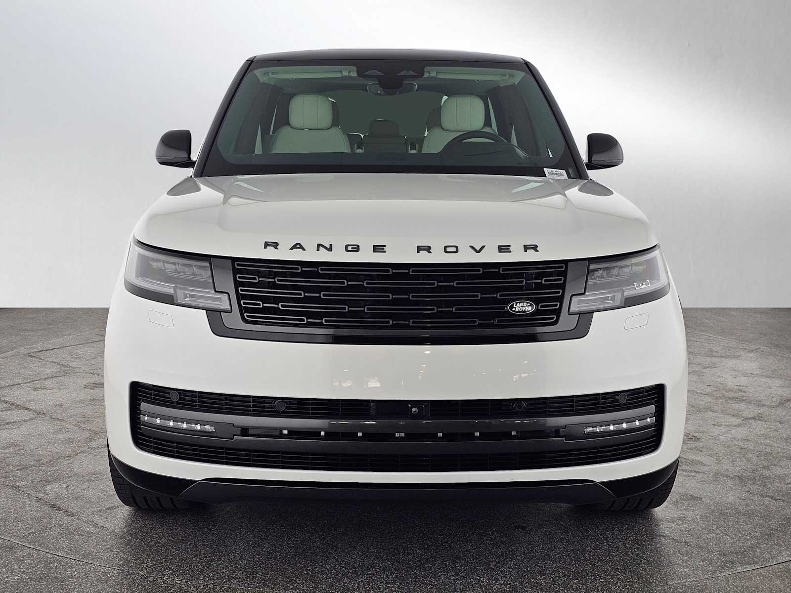 2025 Land Rover Range Rover SE photo 3