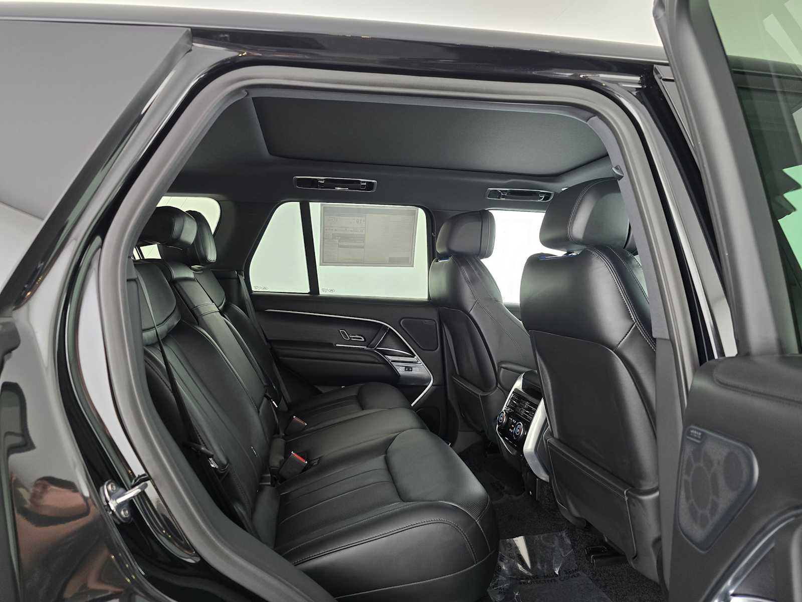 2025 Land Rover Range Rover SE - Photo 12