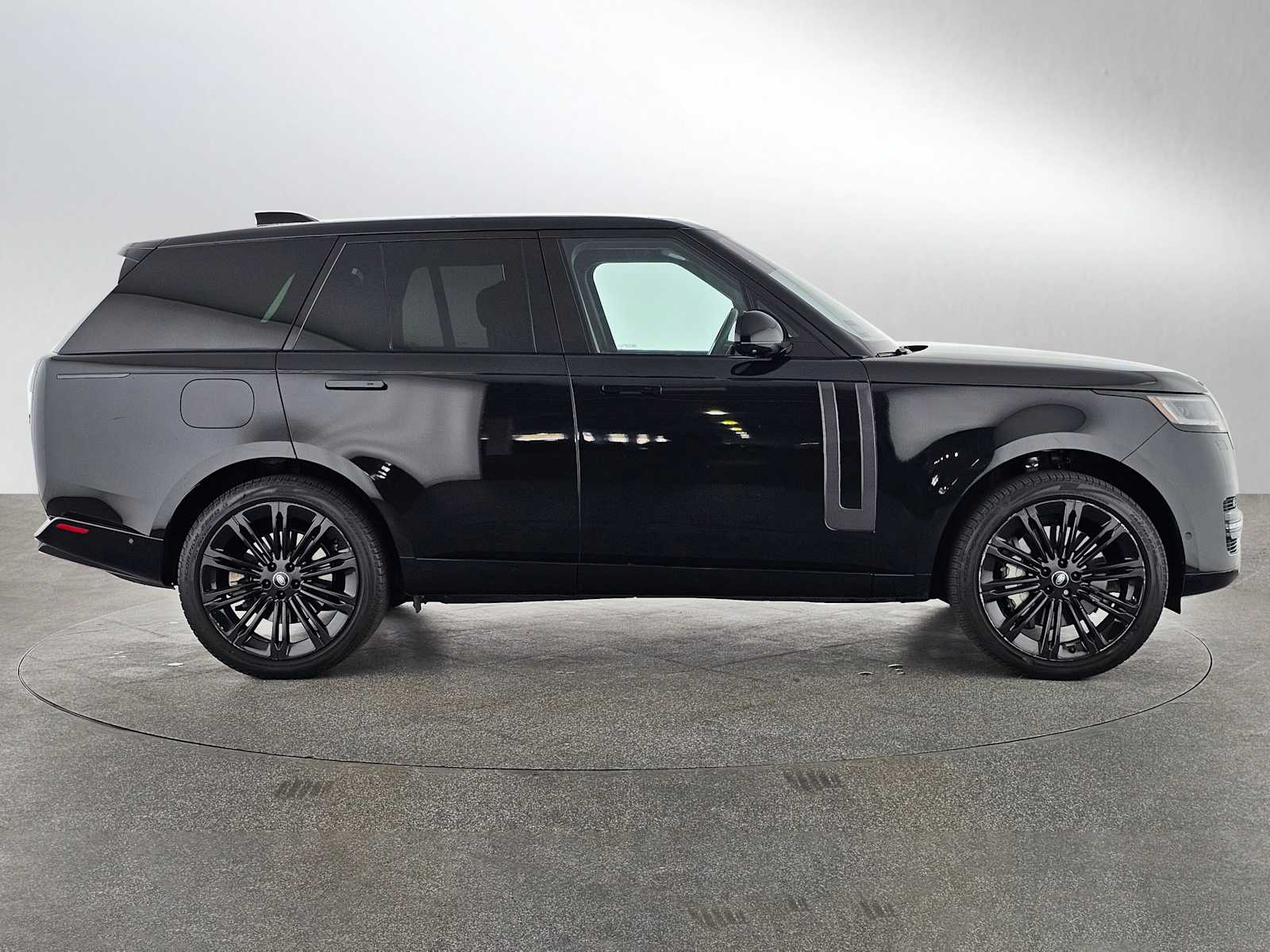 2023 Land Rover Range Rover SE photo 5