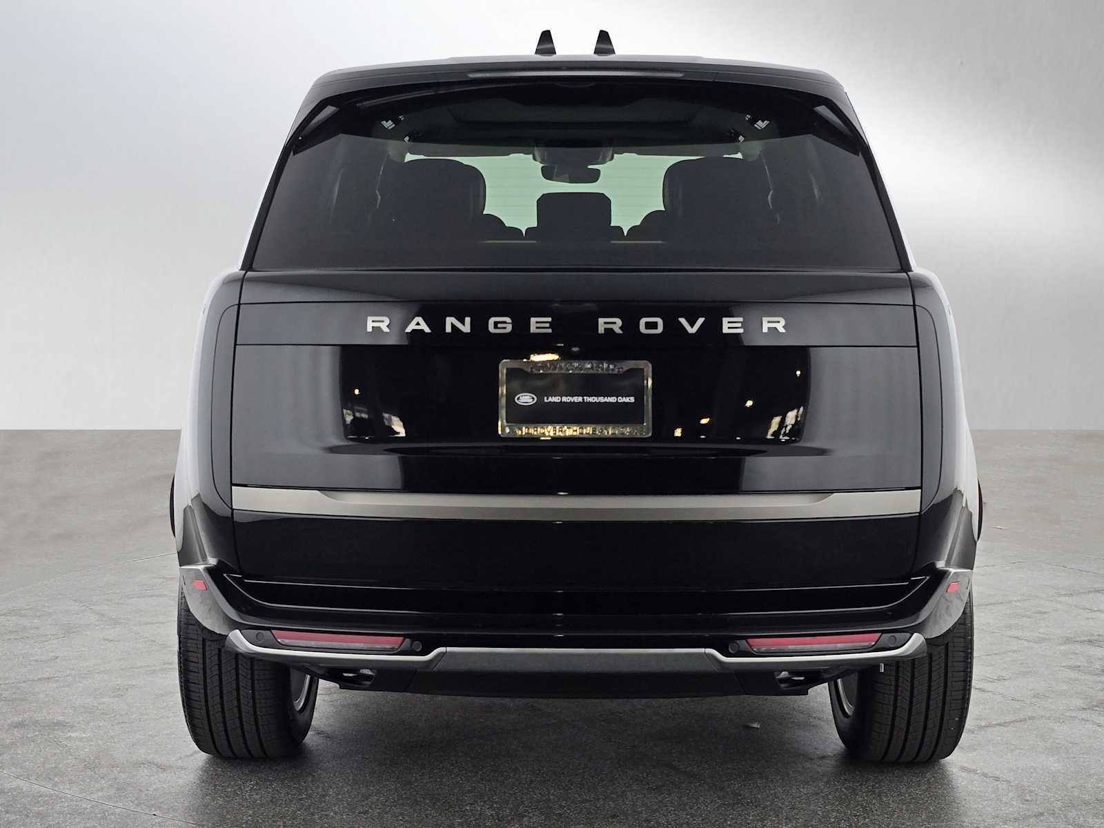 2025 Land Rover Range Rover SE photo 4