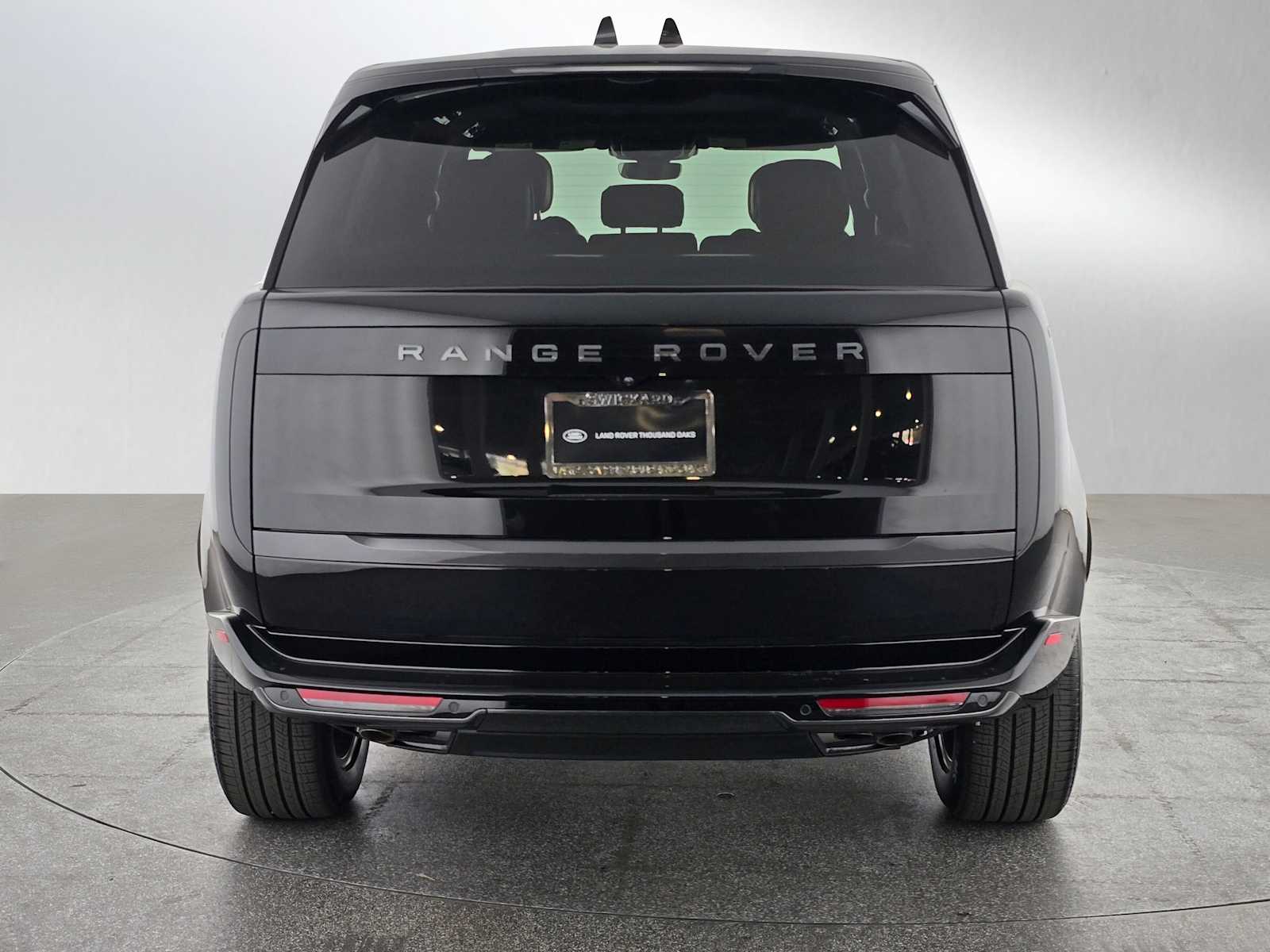 2025 Land Rover Range Rover SE photo 3