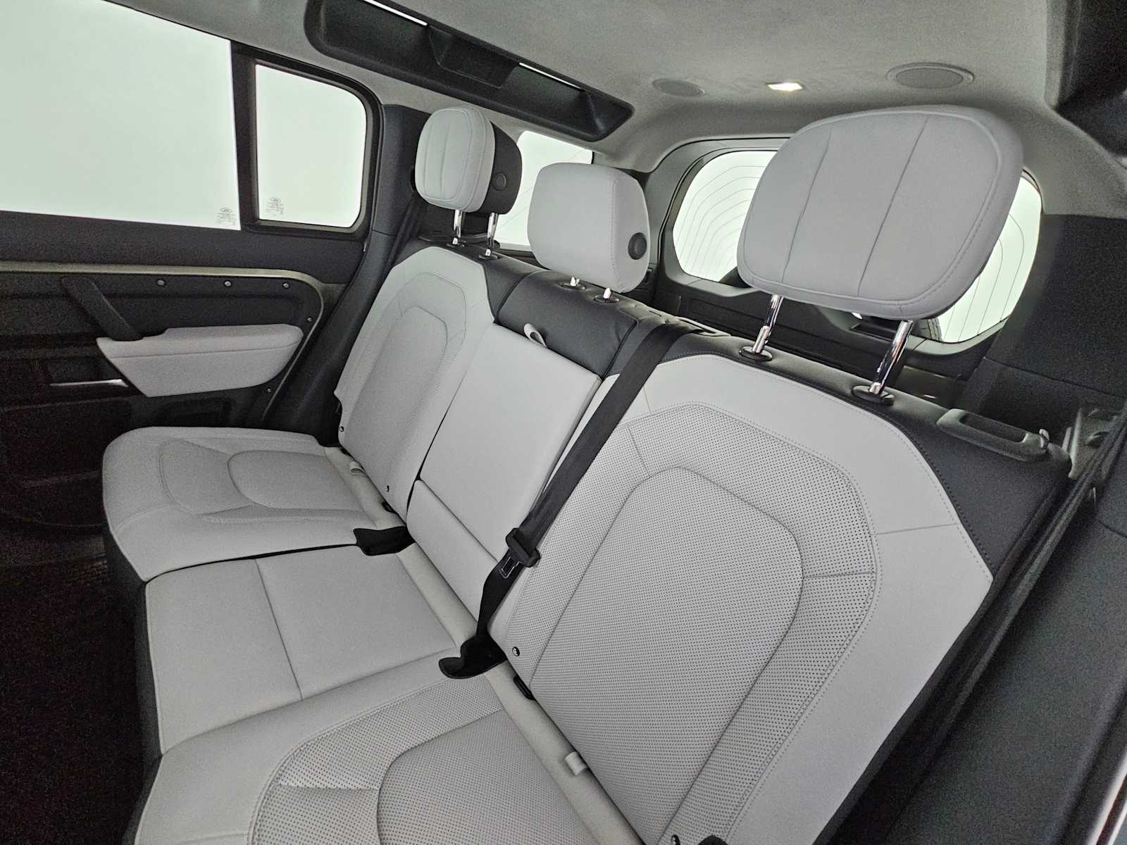 2025 Land Rover Defender X - Photo 15