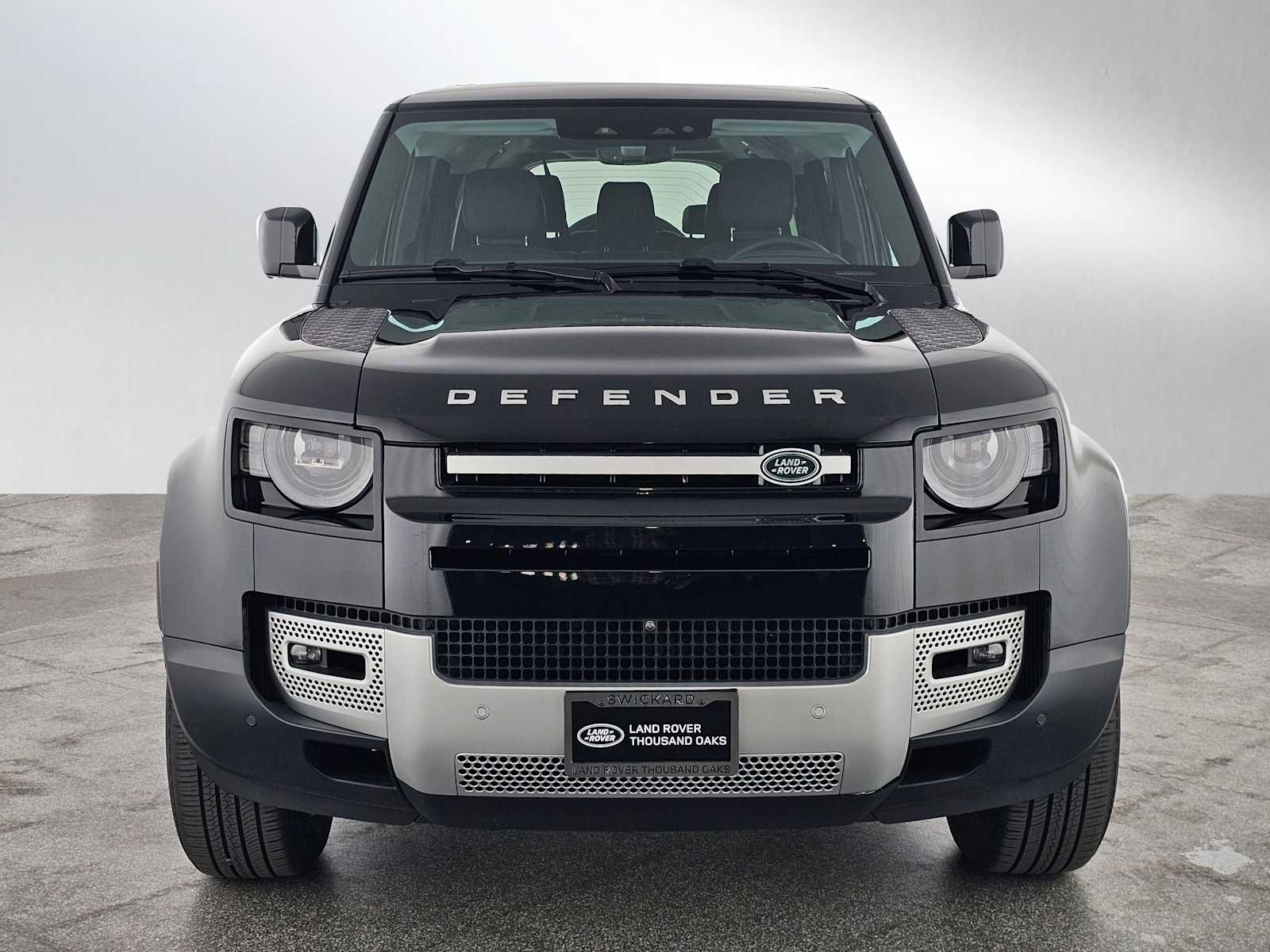 2025 Land Rover Defender S photo 3
