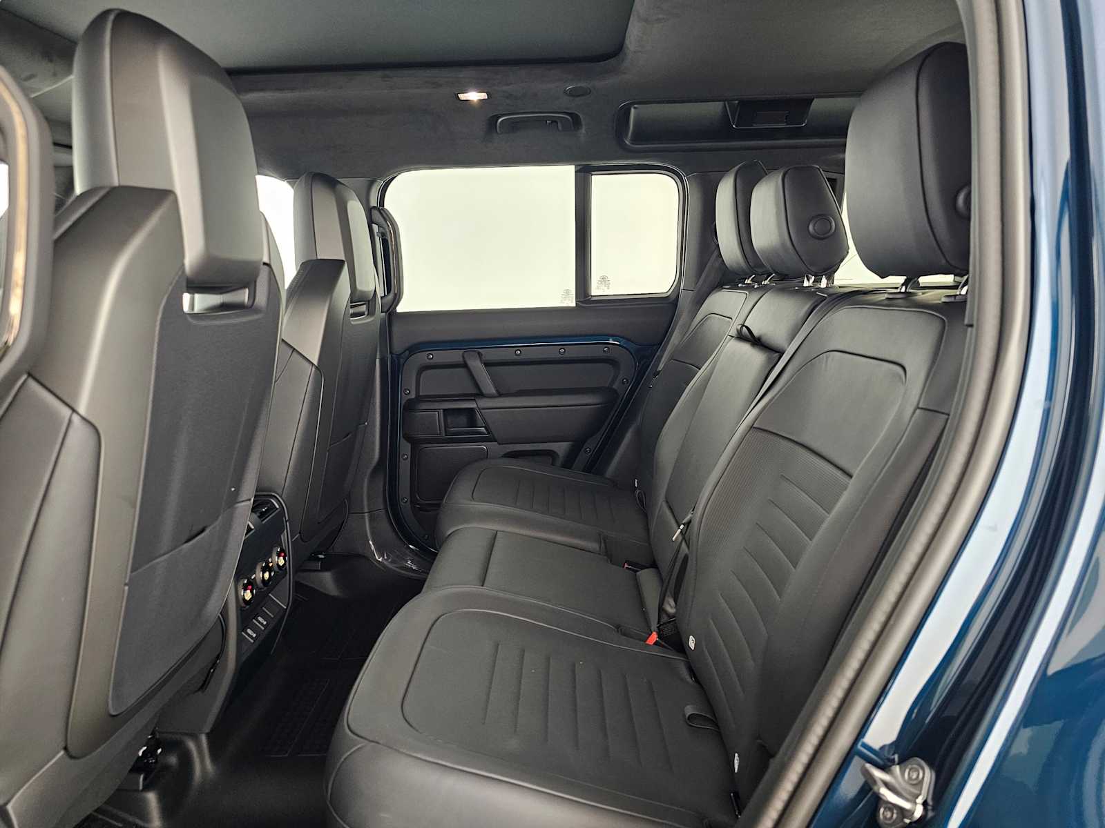 2026 Land Rover Defender OCTA - Photo 17