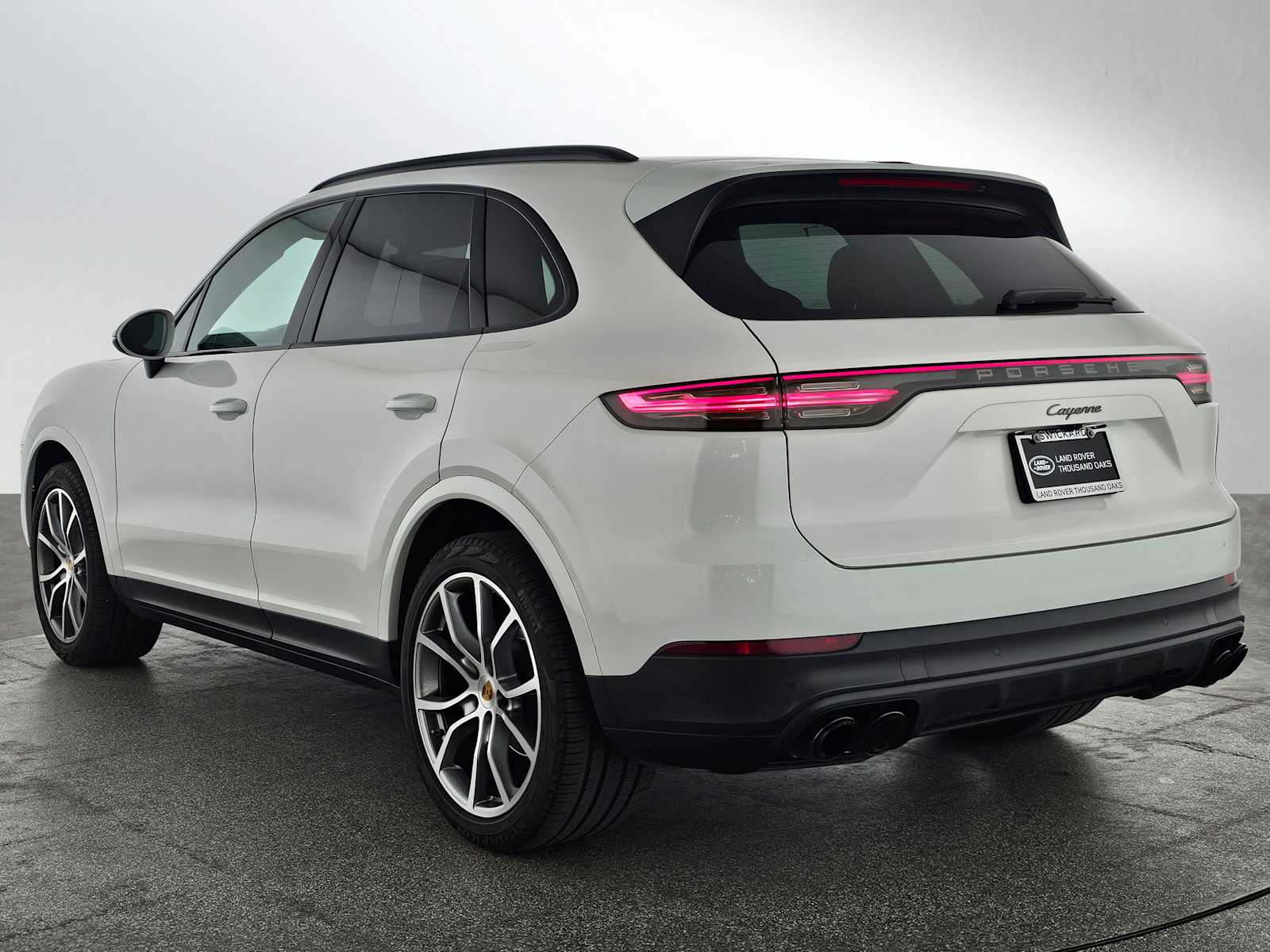 2022 Porsche Cayenne Platinum Edition photo 2