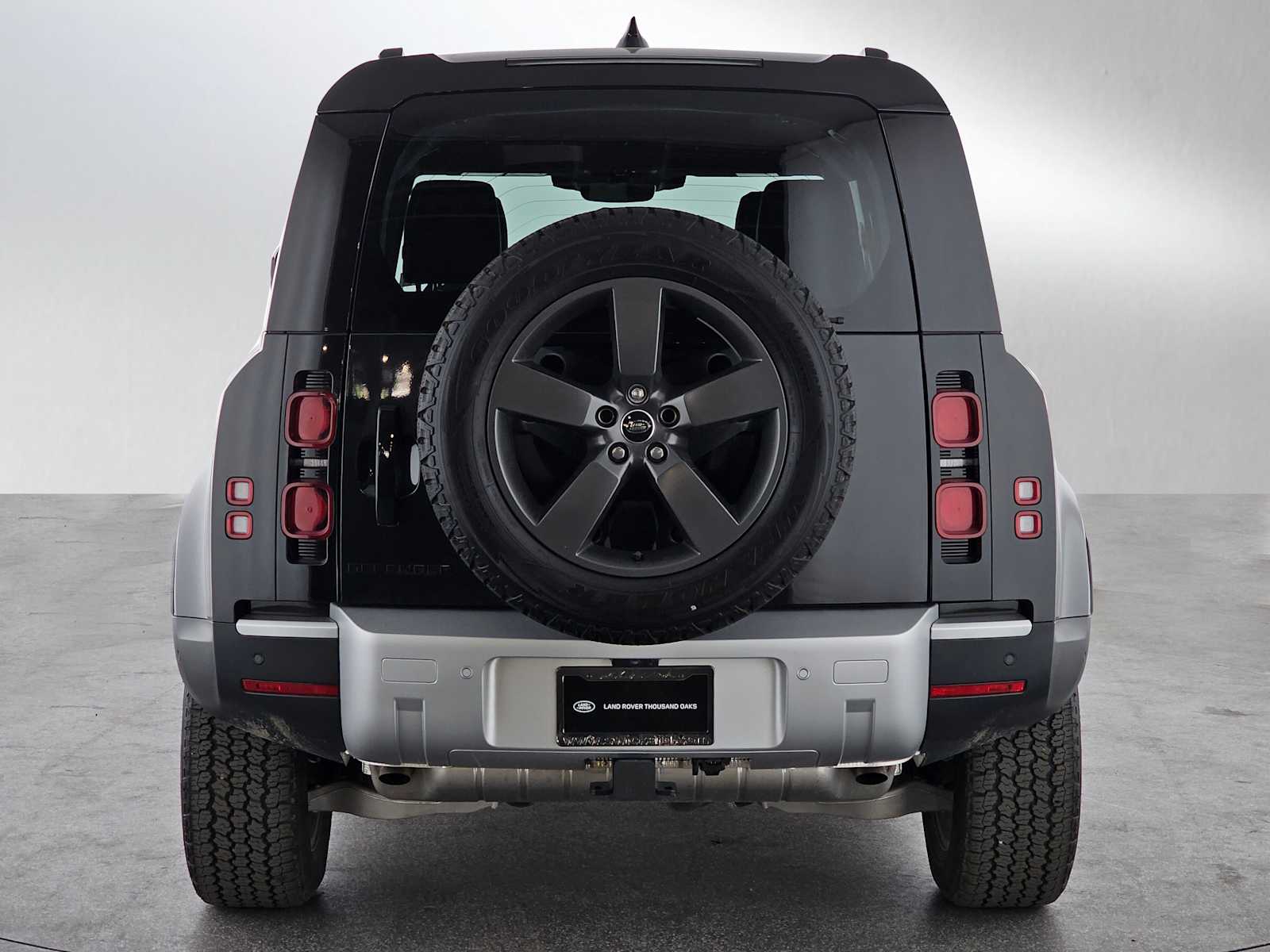 2024 Land Rover Defender 110 S photo 4
