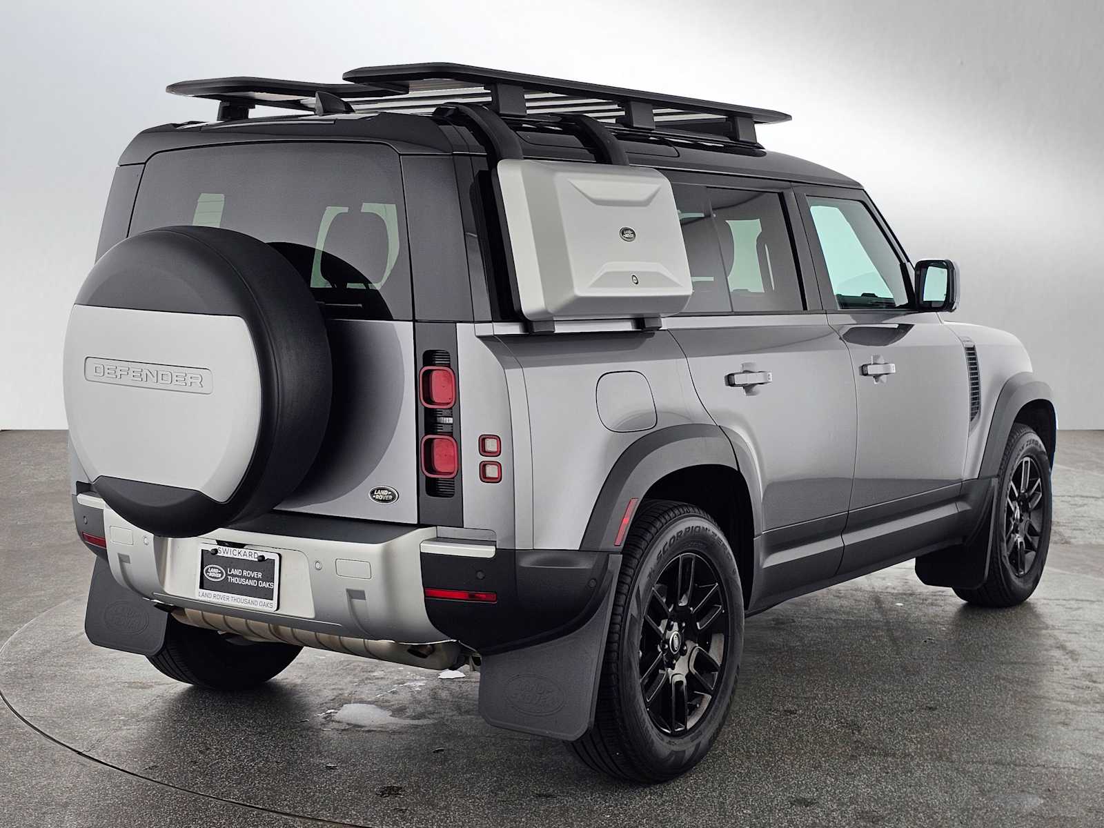 2023 Land Rover Defender S photo 4