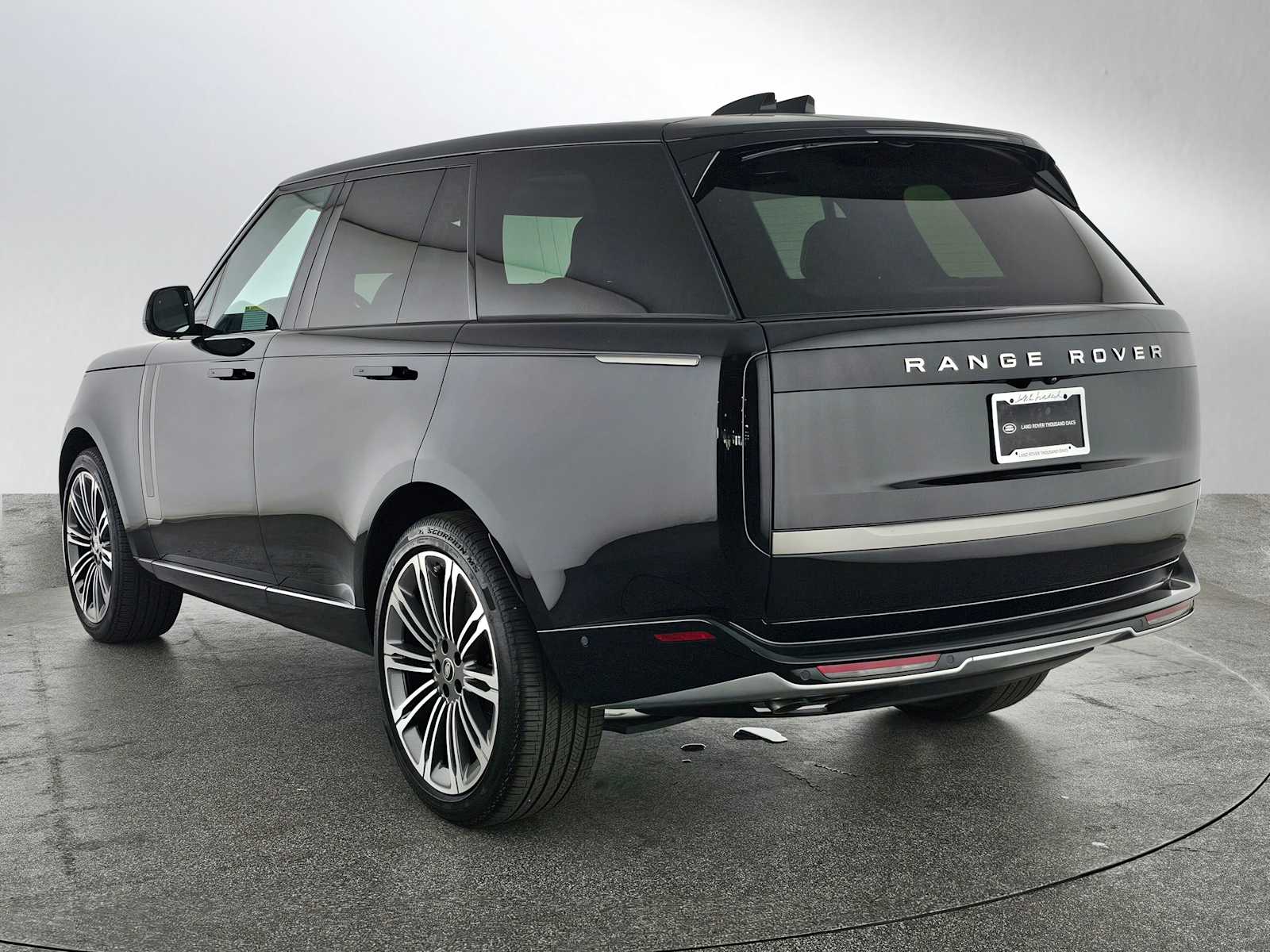 2025 Land Rover Range Rover SE photo 3