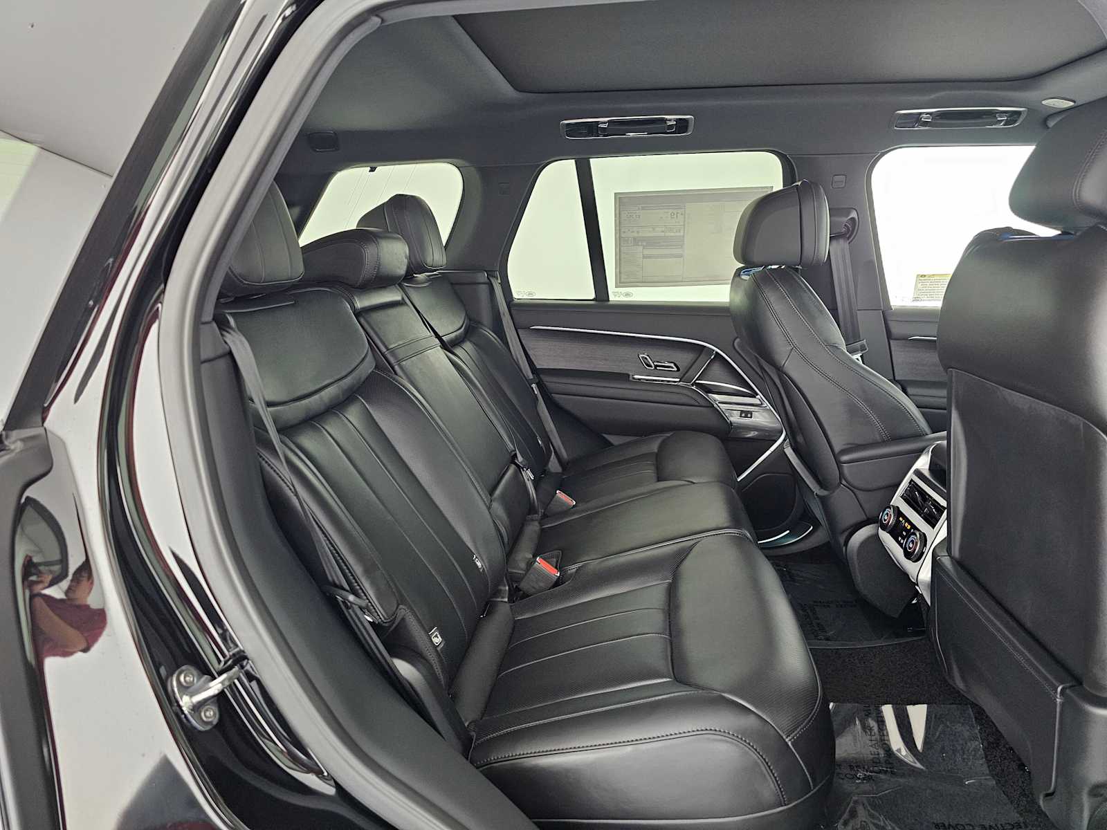 2025 Land Rover Range Rover SE - Photo 12