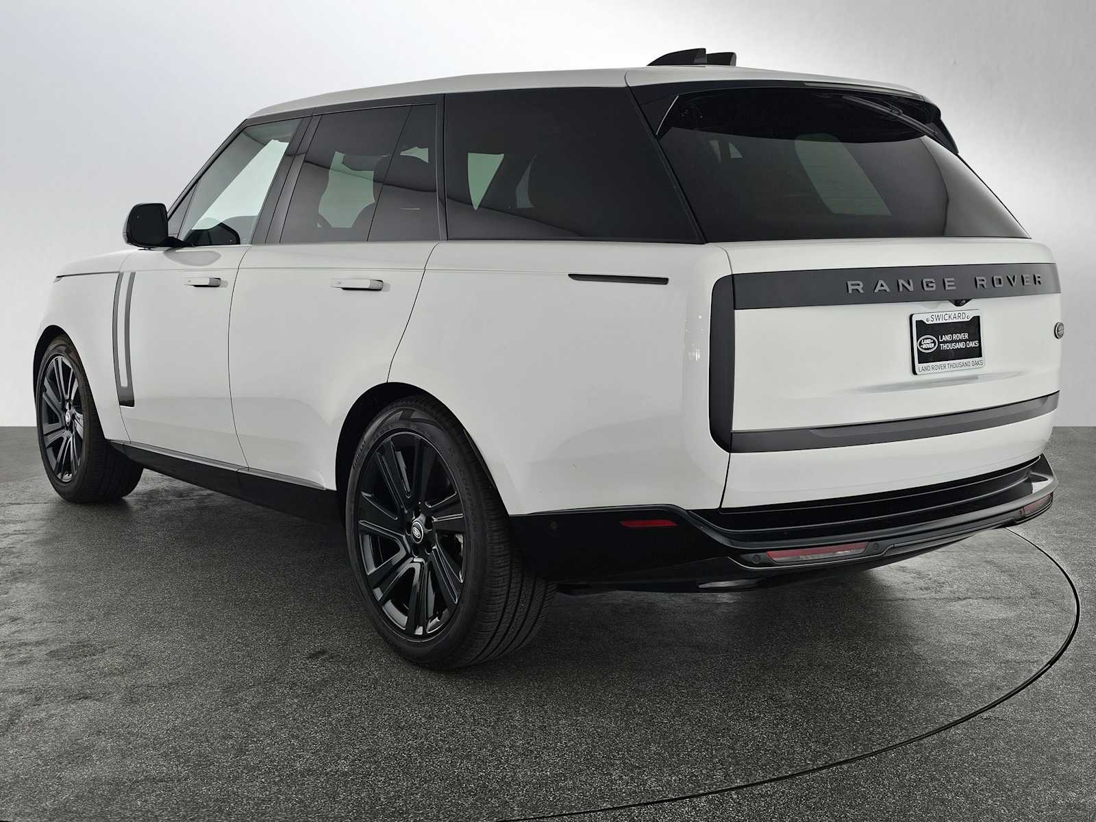 2023 Land Rover Range Rover SE photo 2