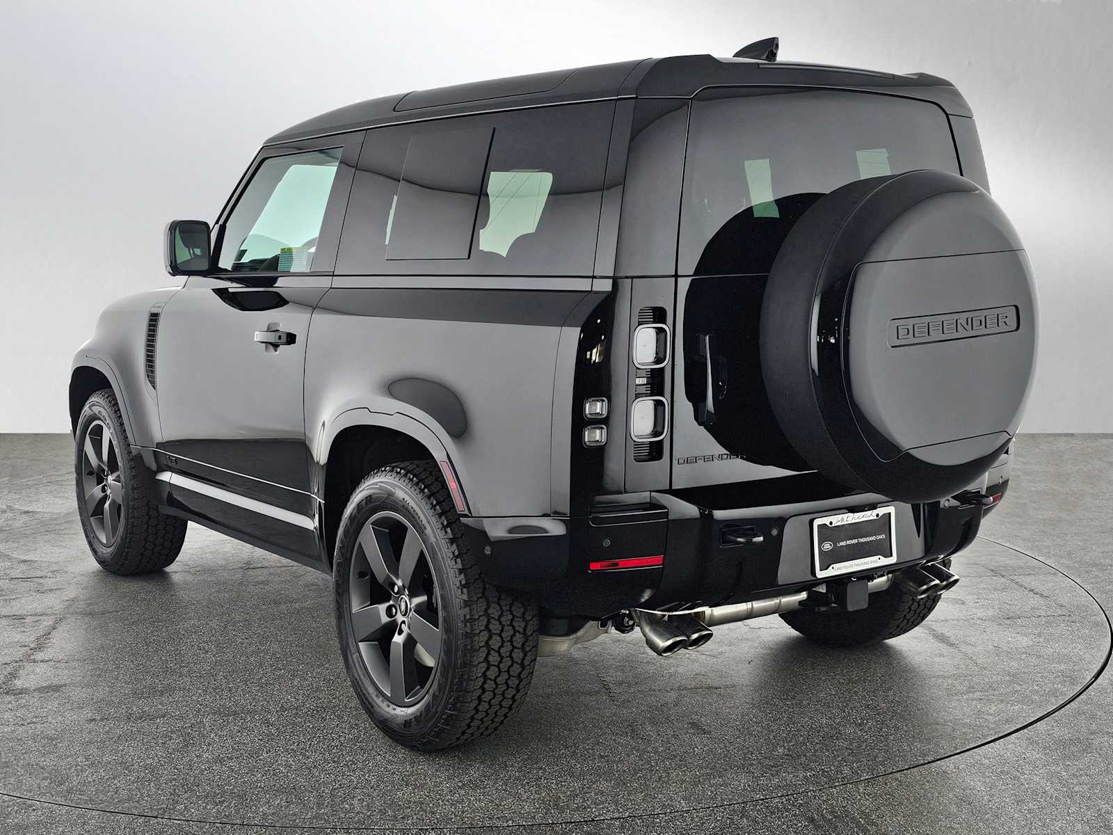 2025 Land Rover Defender 90 V8 photo 3