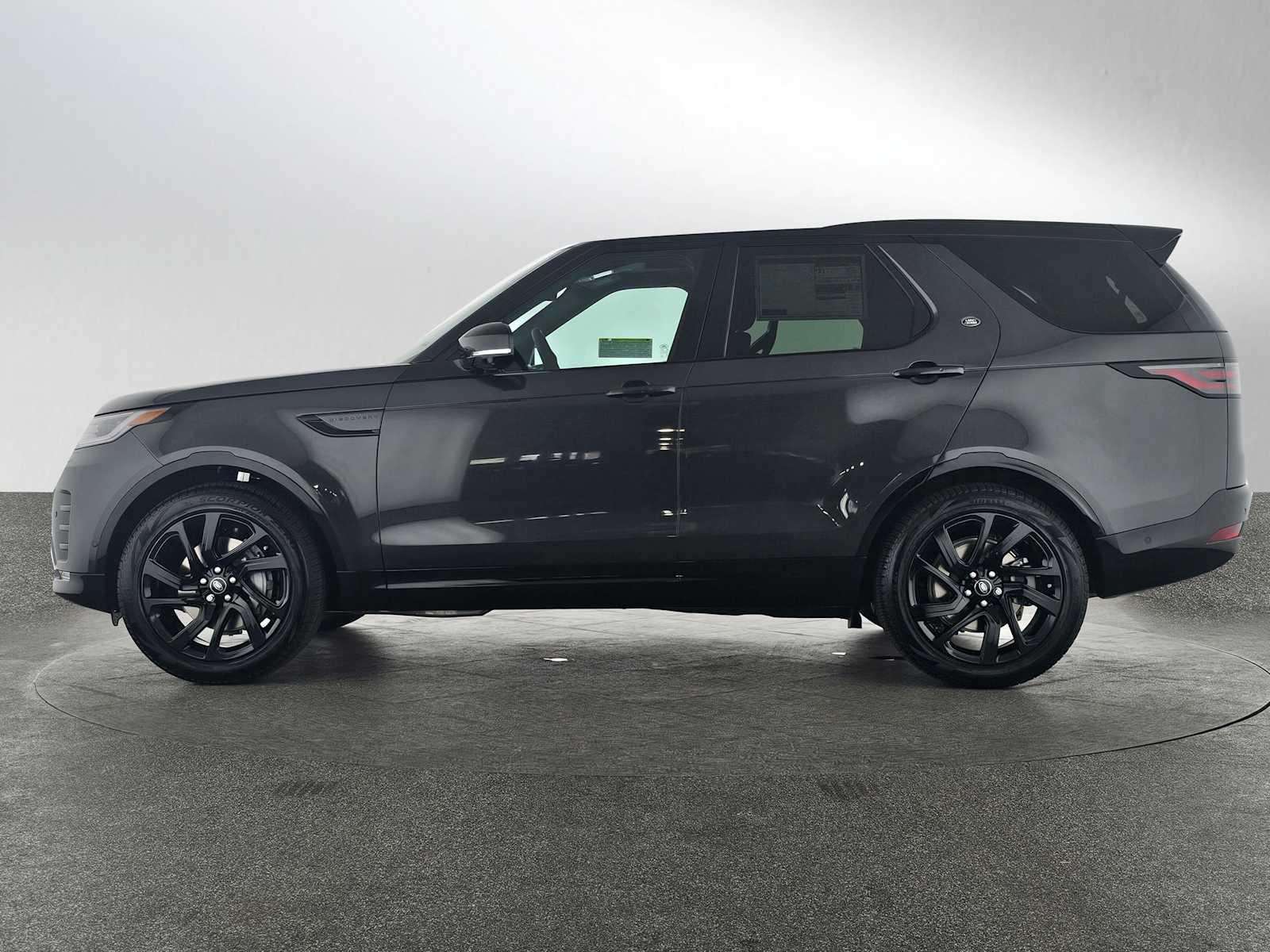 2025 Land Rover Discovery SE photo 2