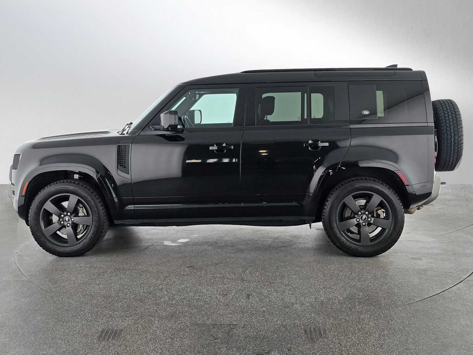 Used 2022 Land Rover Defender X-Dynamic HSE with VIN SALE37RU6N2098855 for sale in Thousand Oaks, CA