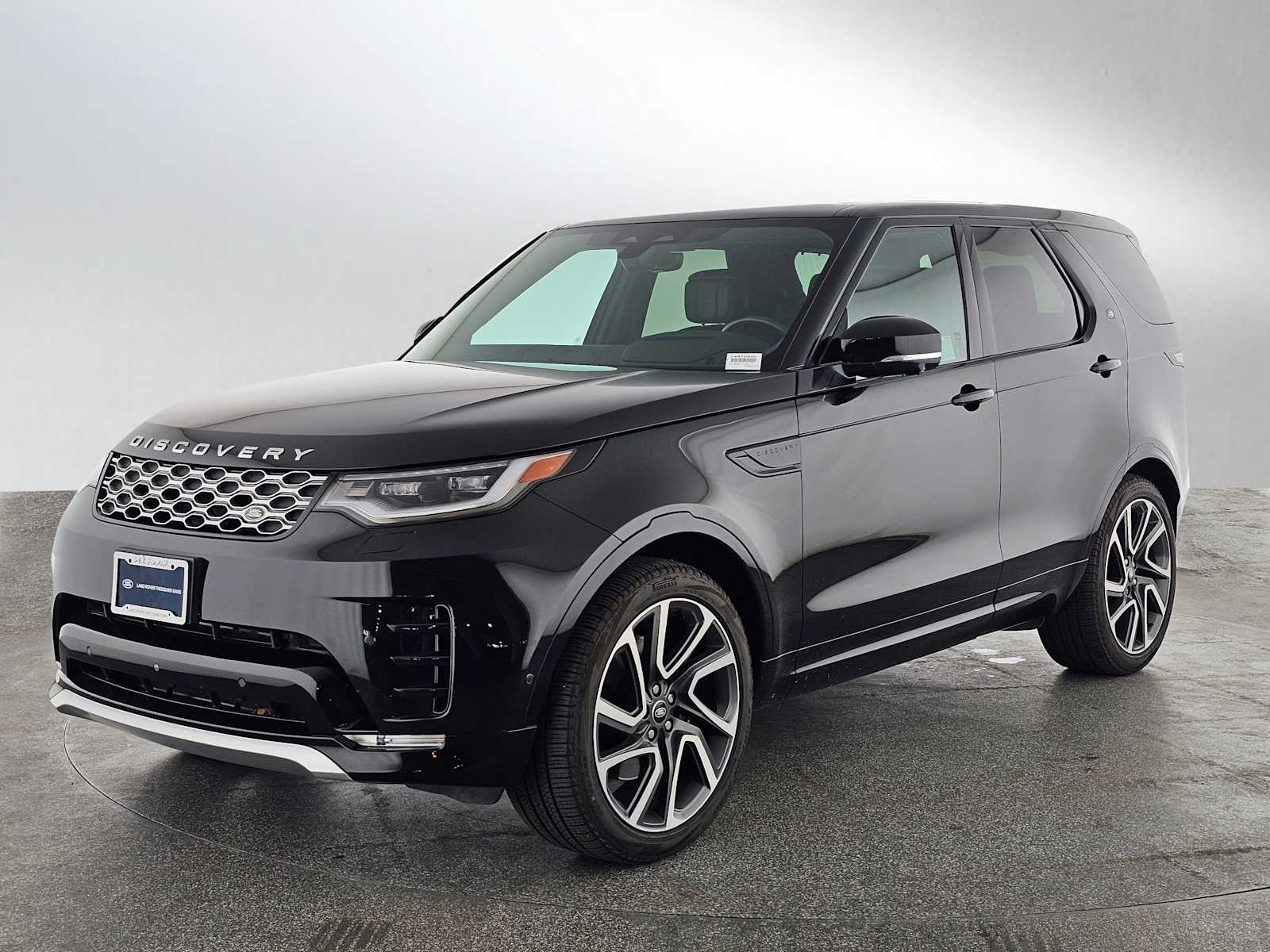 2024 Land Rover Discovery Metropolitan Edition's photo