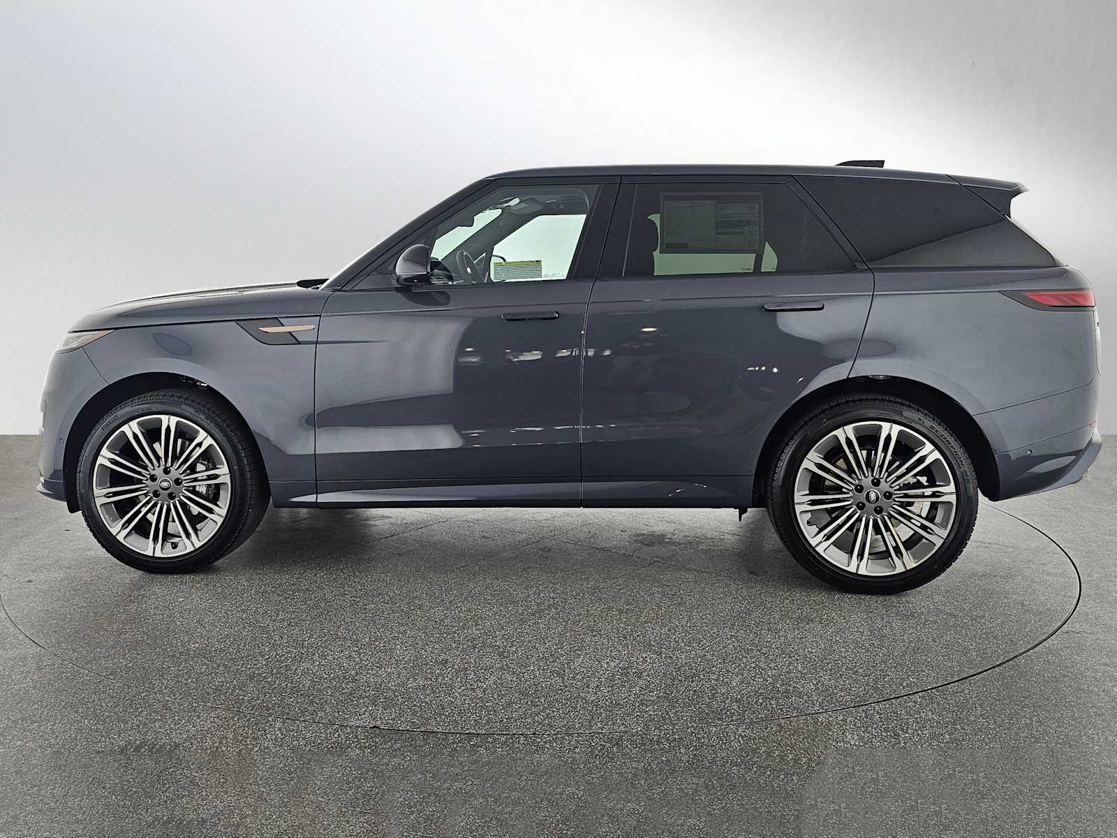 2025 Land Rover Range Rover Sport SE photo 2