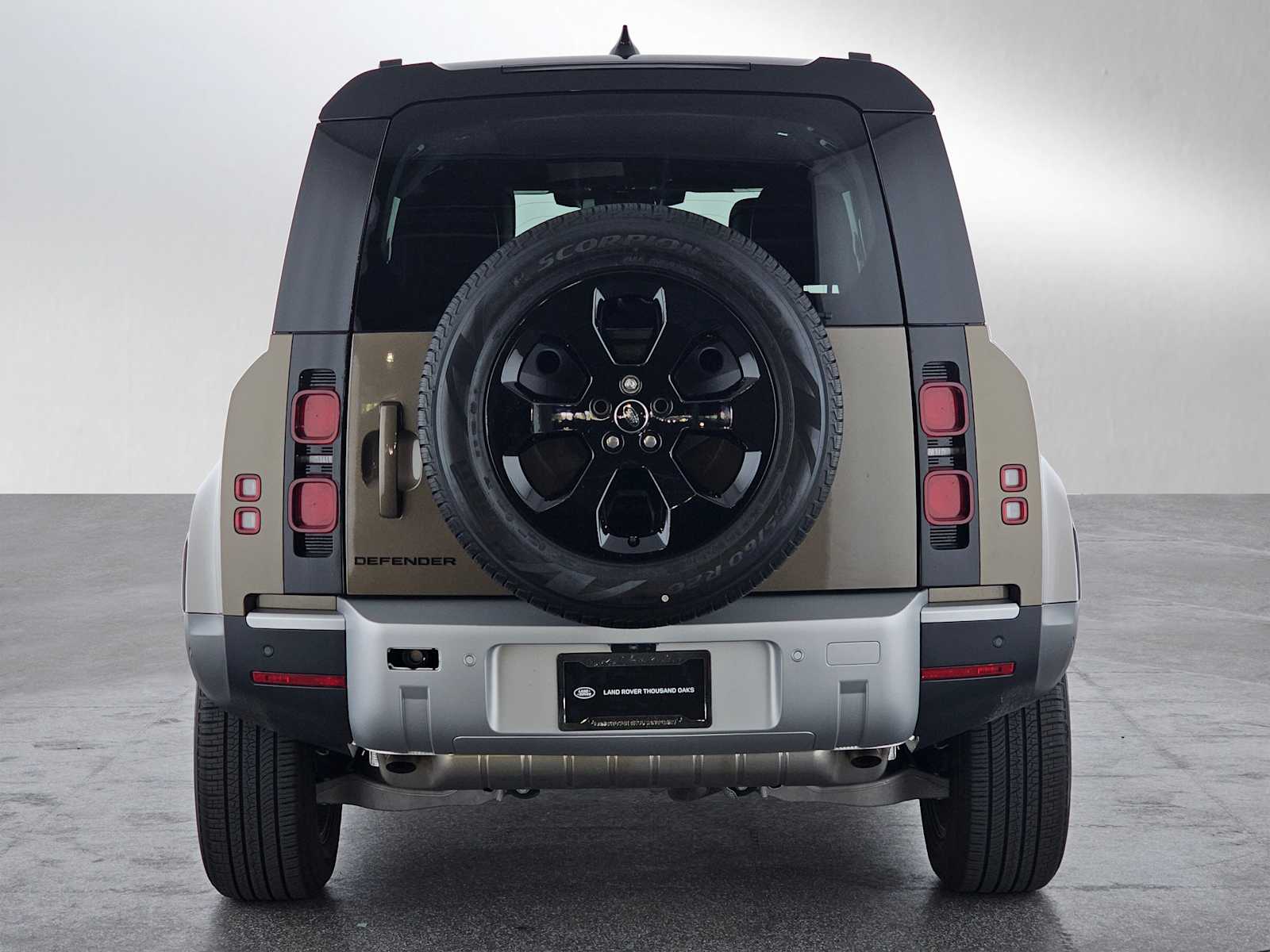 2025 Land Rover Defender S photo 4