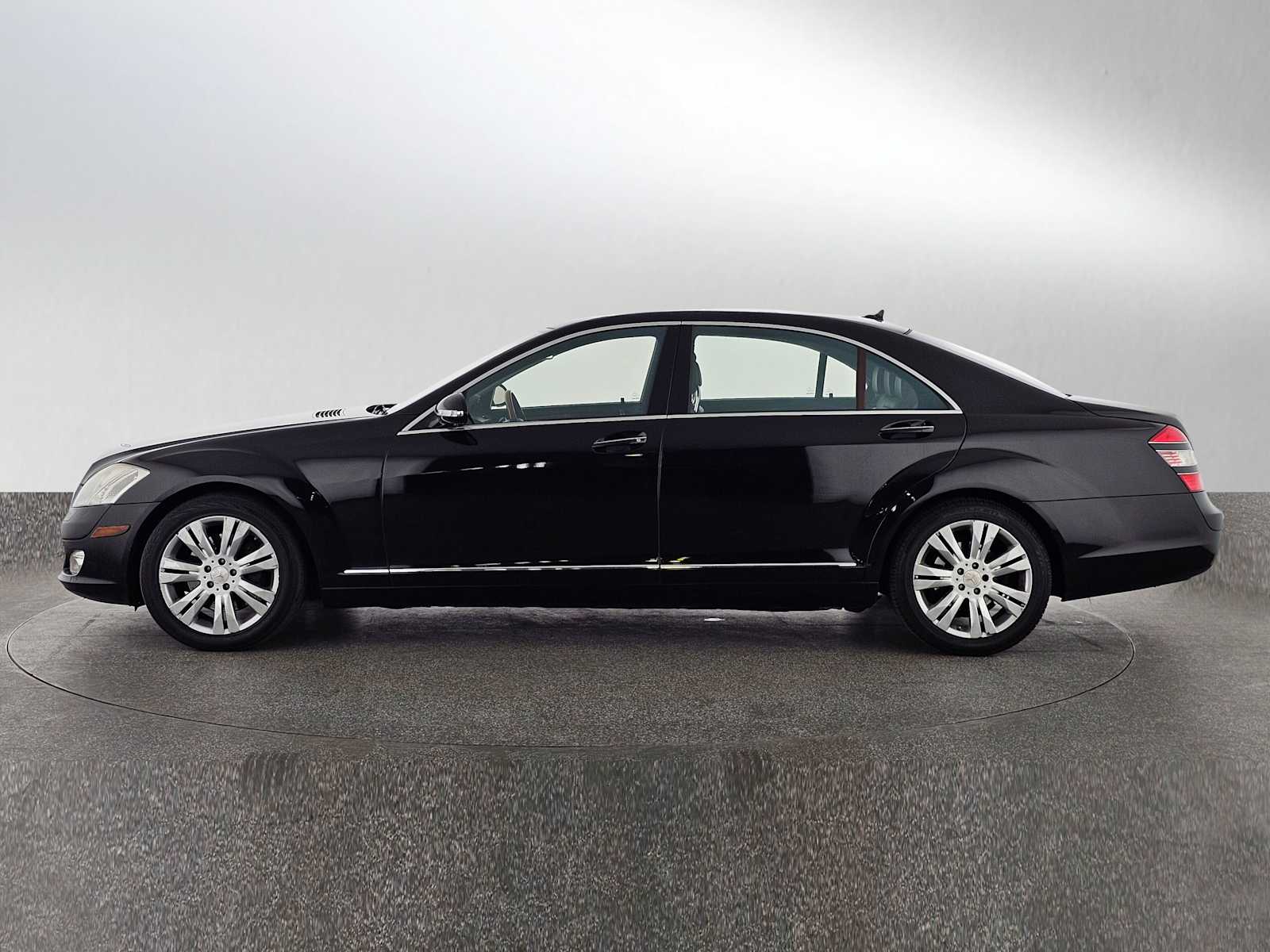 Used 2009 Mercedes-Benz S-Class S550 with VIN WDDNG71X09A247831 for sale in Thousand Oaks, CA