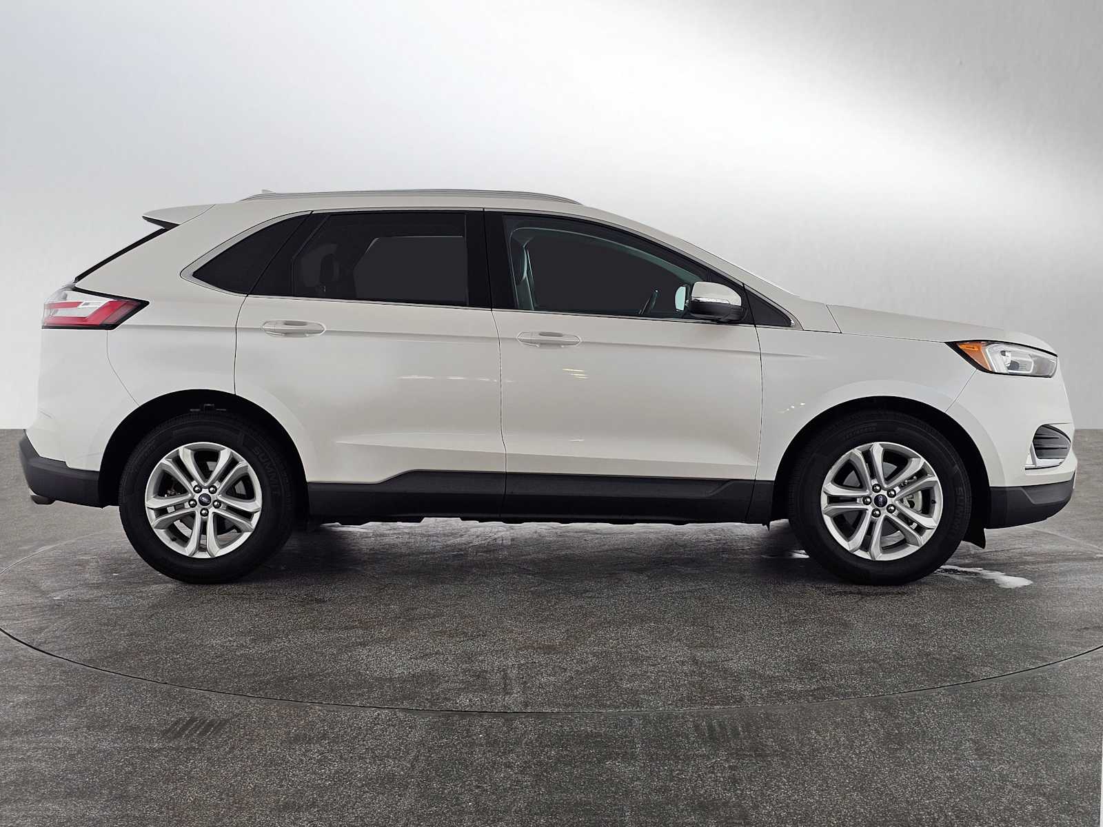 2019 Ford Edge SEL photo 2