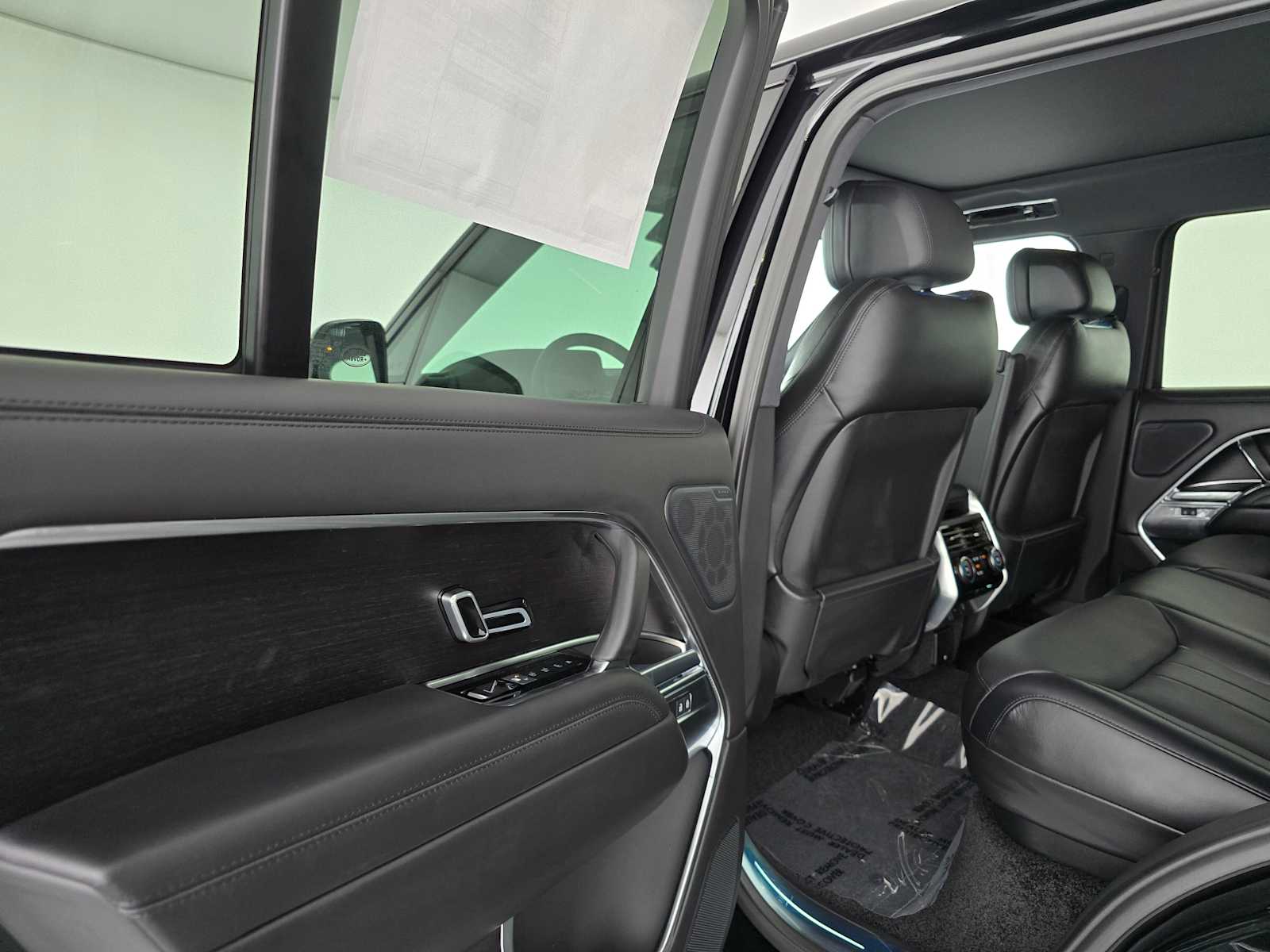 2025 Land Rover Range Rover SE - Photo 16