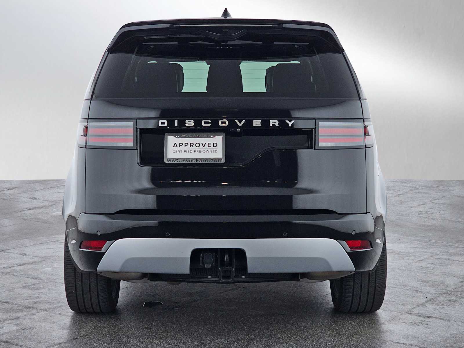 2024 Land Rover Discovery Metropolitan Edition photo 3