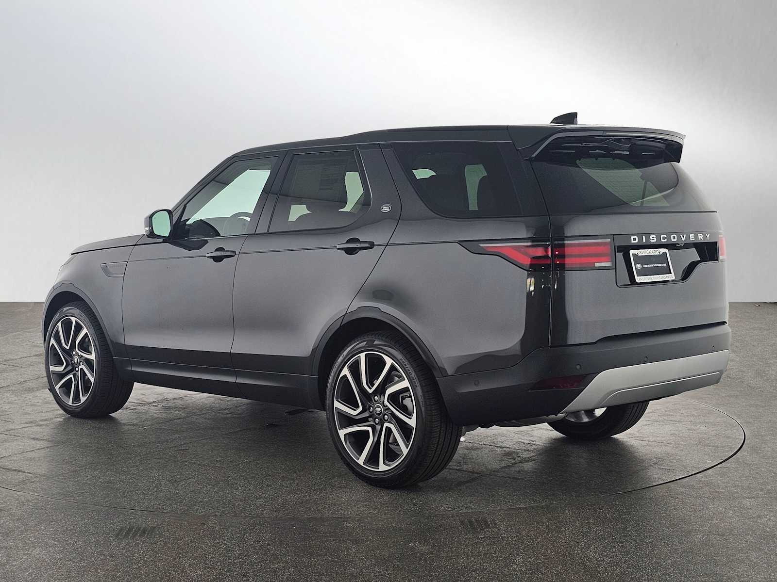 2025 Land Rover Discovery S photo 3