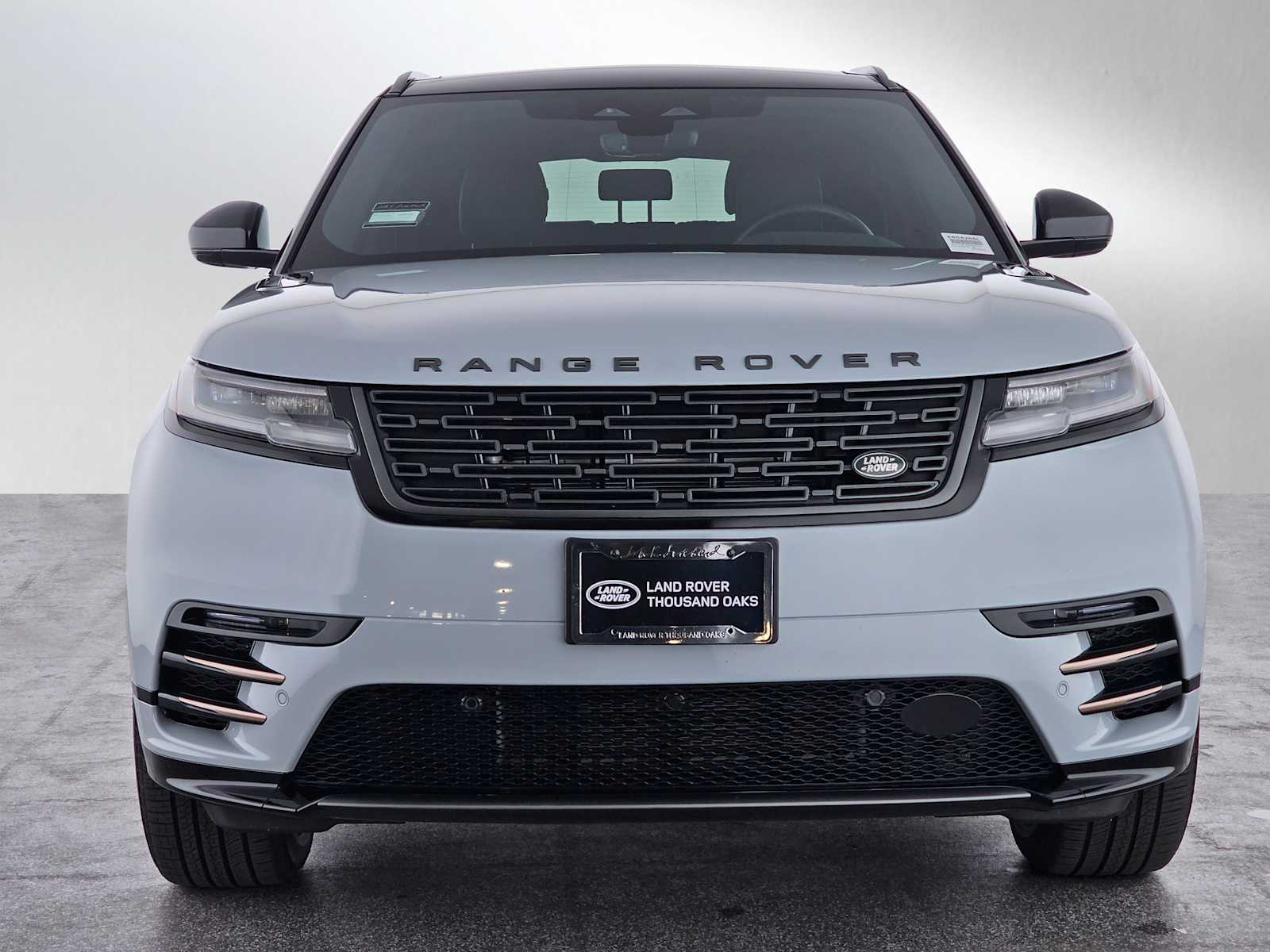 2025 Land Rover Range Rover Velar Dynamic SE photo 3