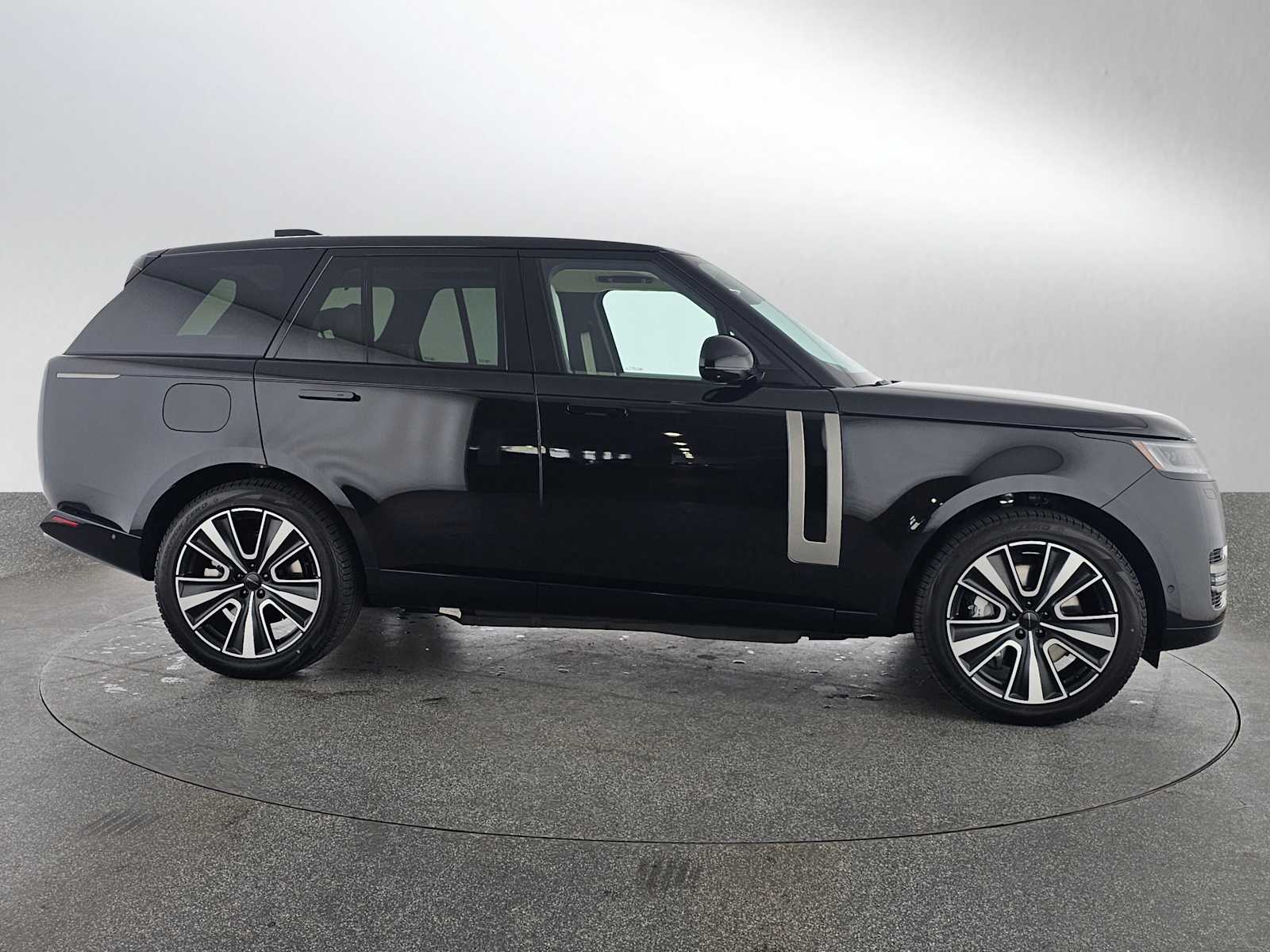 2026 Land Rover Range Rover SE photo 5